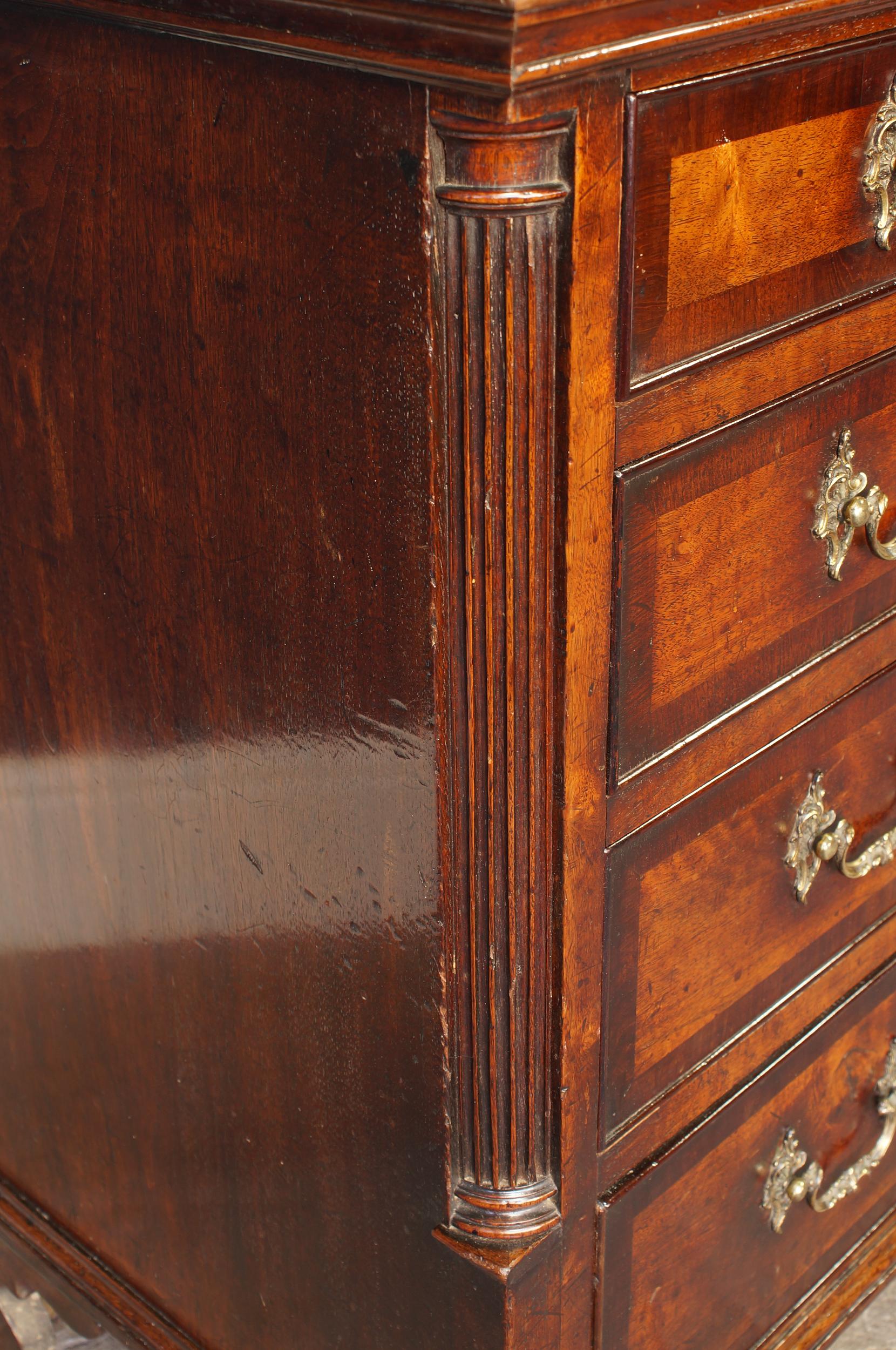 18th Century Walnut Chest Of Drawers. For Sale 1