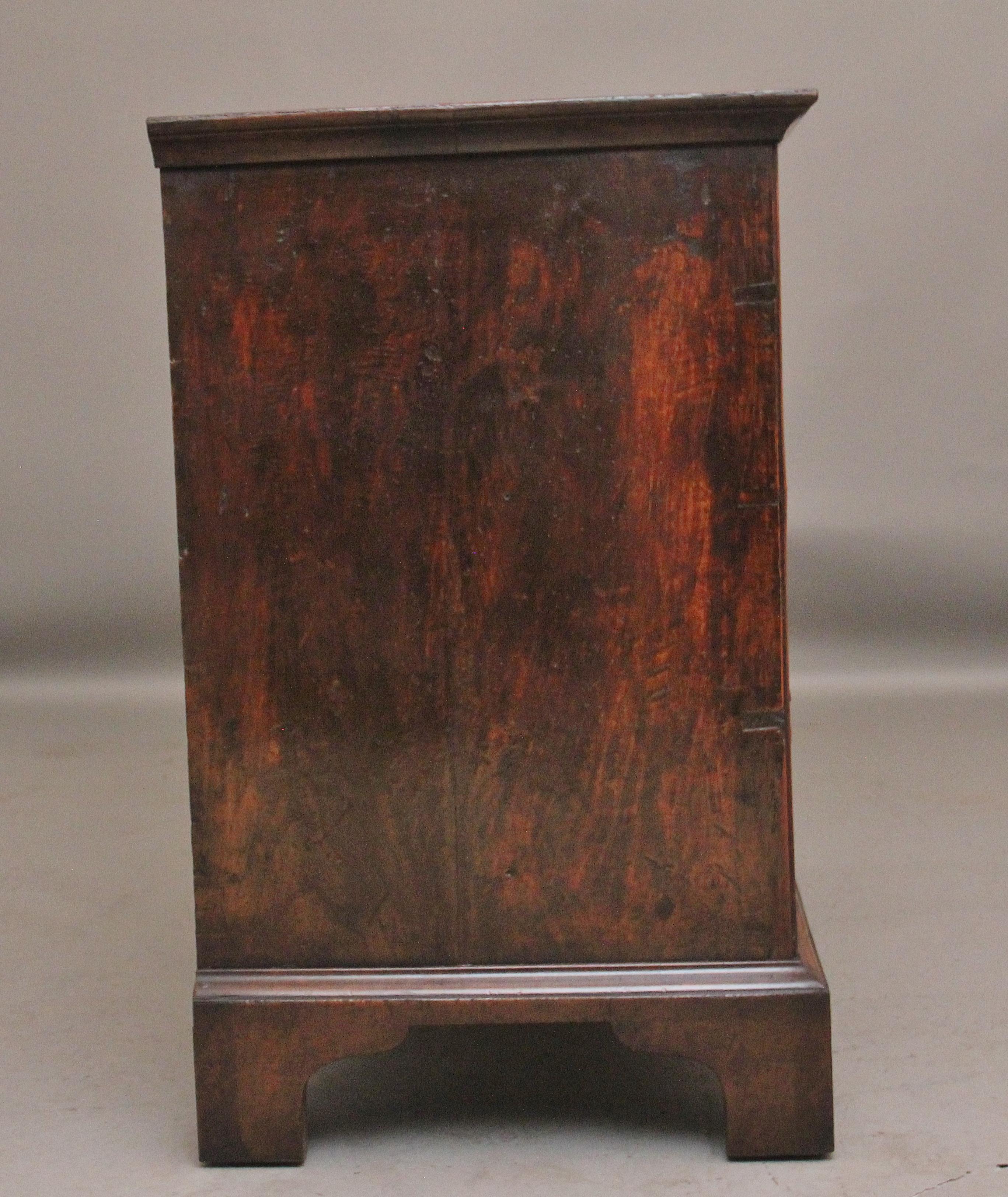 Noce Cassettiera in noce del XVIII secolo in vendita
