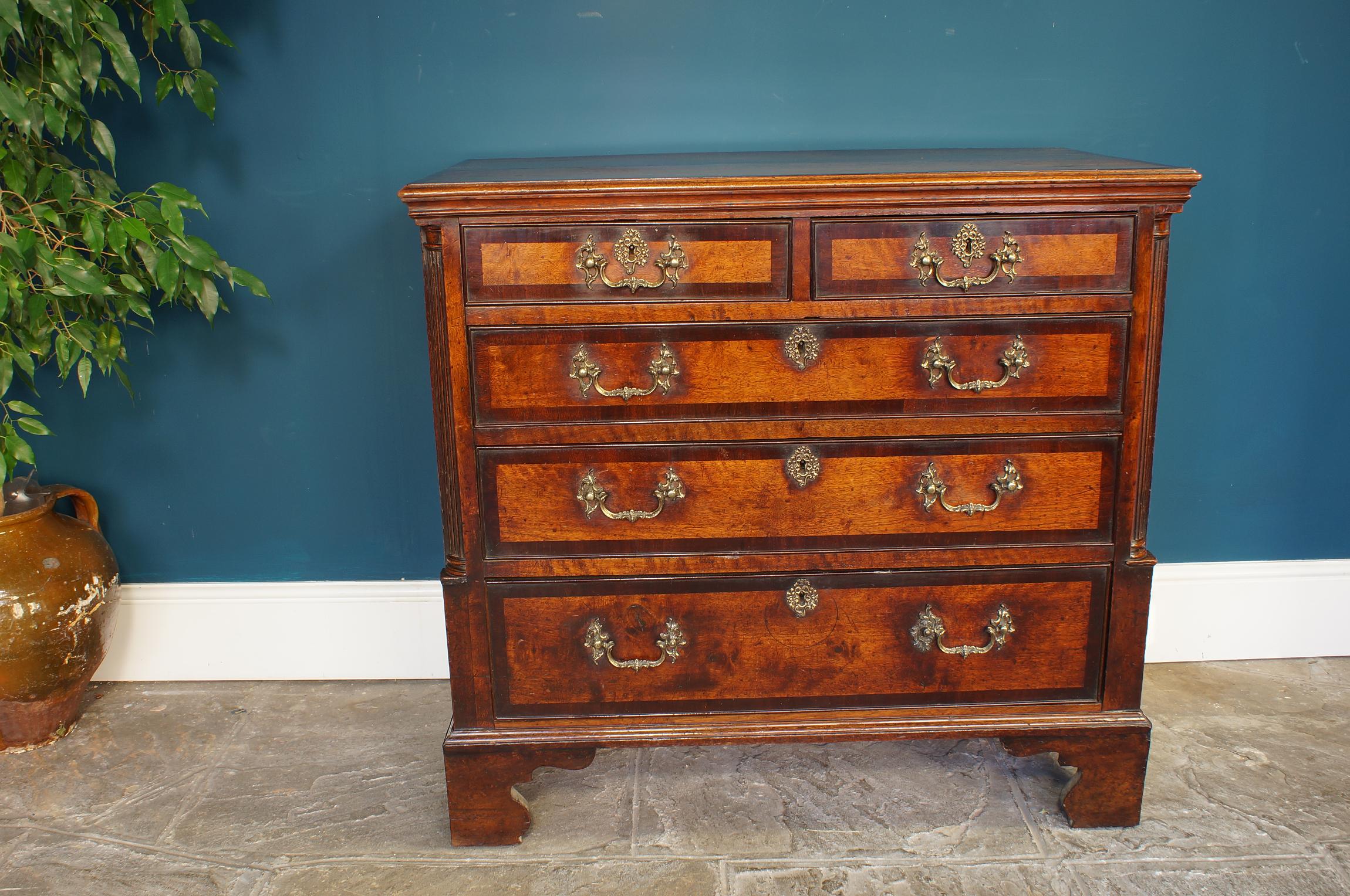 18th Century Walnut Chest Of Drawers. For Sale 4