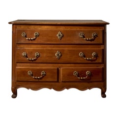 18th Century walnut chest of drawers