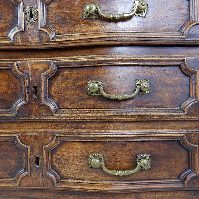 18th century walnut chest of drawers with red marble top For Sale 10