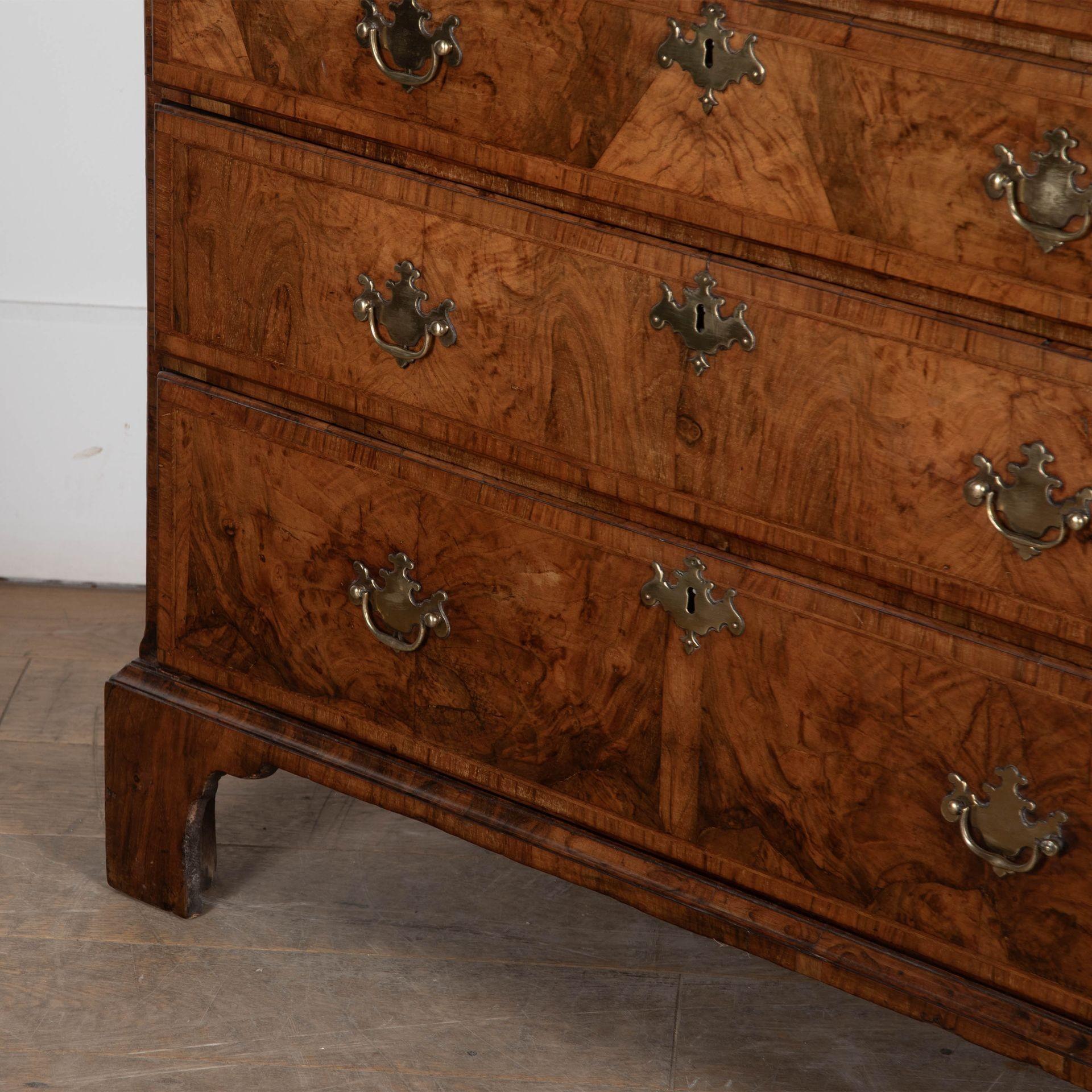 18th Century Walnut Chest on Chest In Good Condition For Sale In Gloucestershire, GB