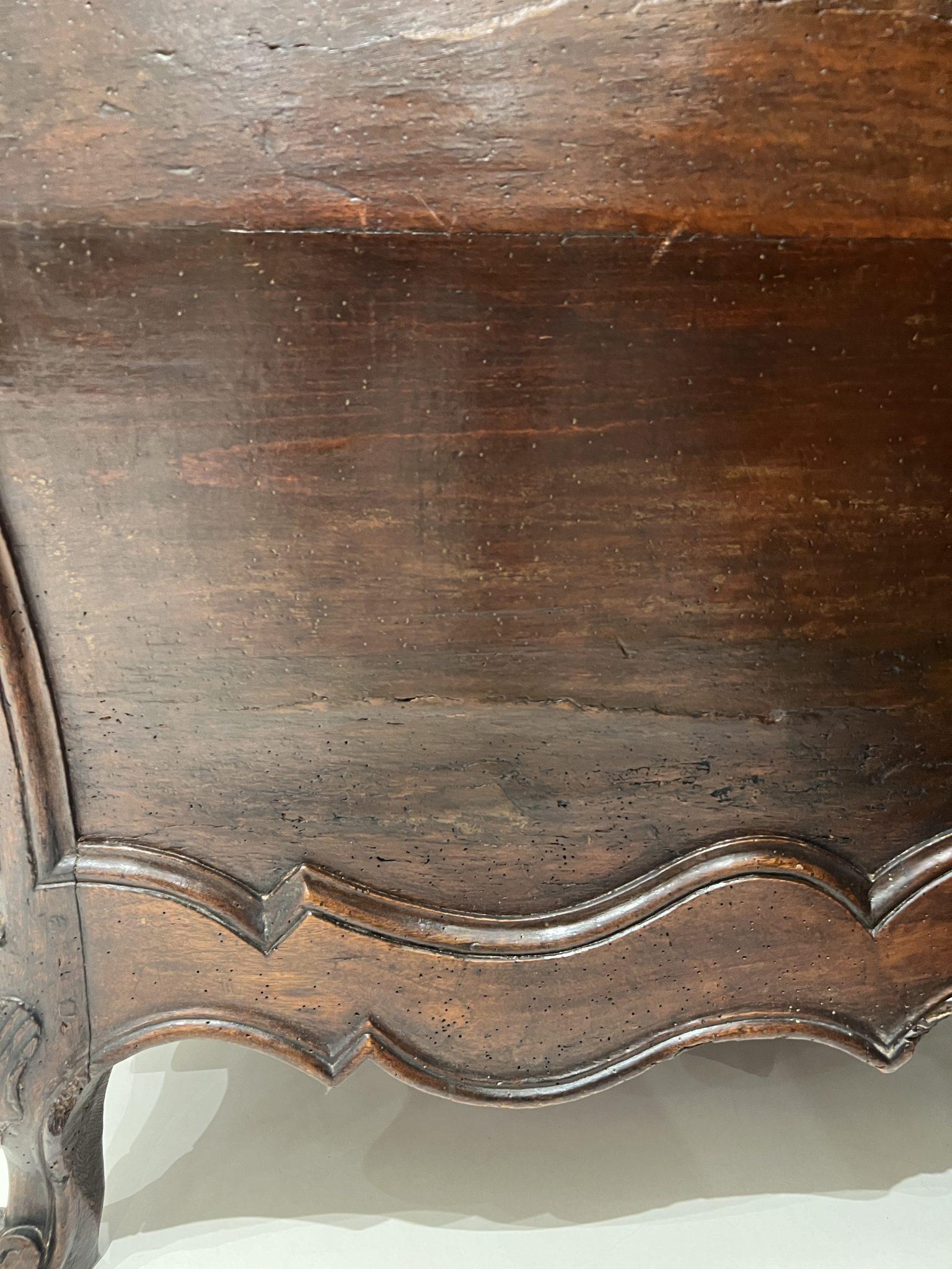 18th Century Walnut Commode from the Rhone Valley For Sale 7