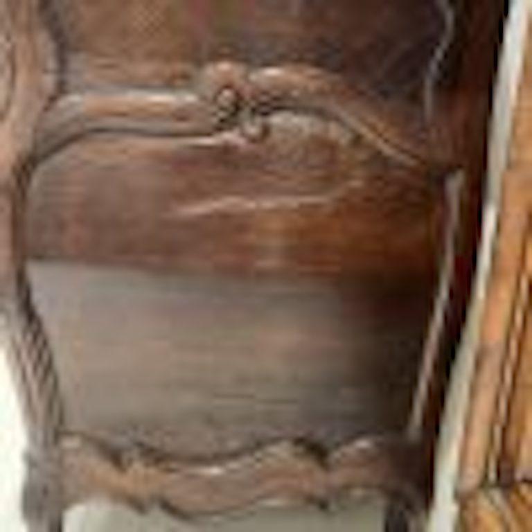 18th Century Walnut Commode from the Rhone Valley For Sale 8