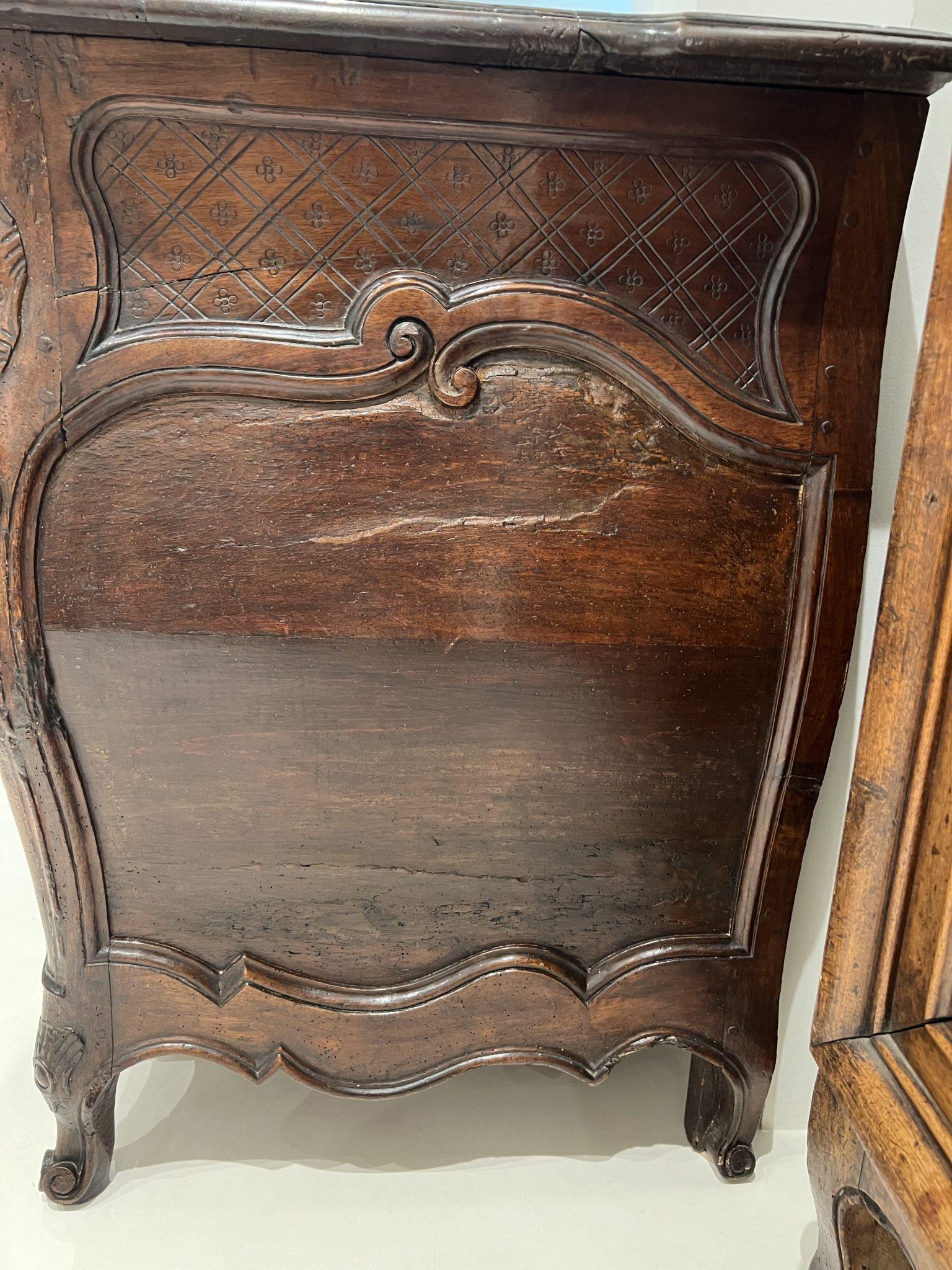 18th Century Walnut Commode from the Rhone Valley For Sale 9