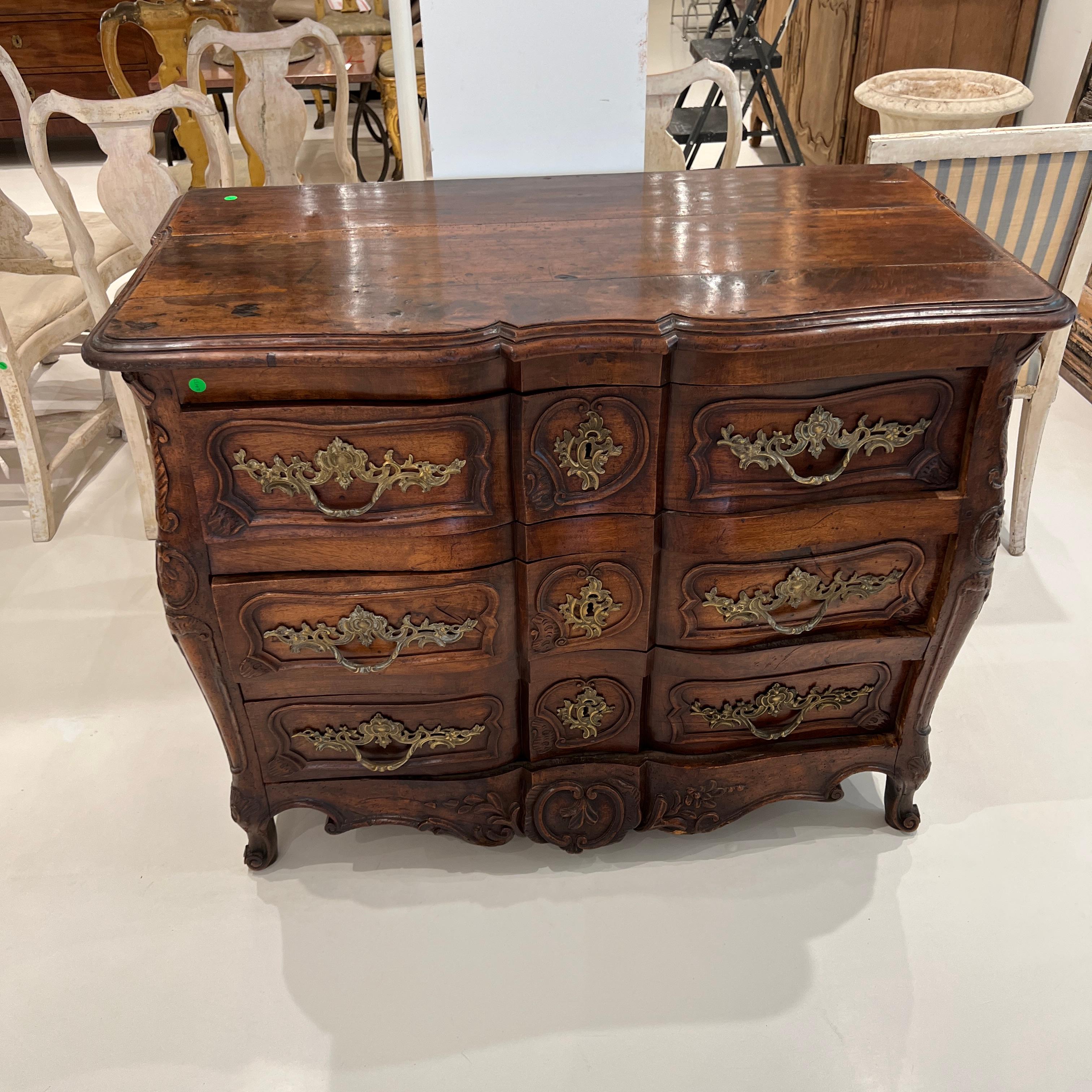 French 18th Century Walnut Commode from the Rhone Valley For Sale