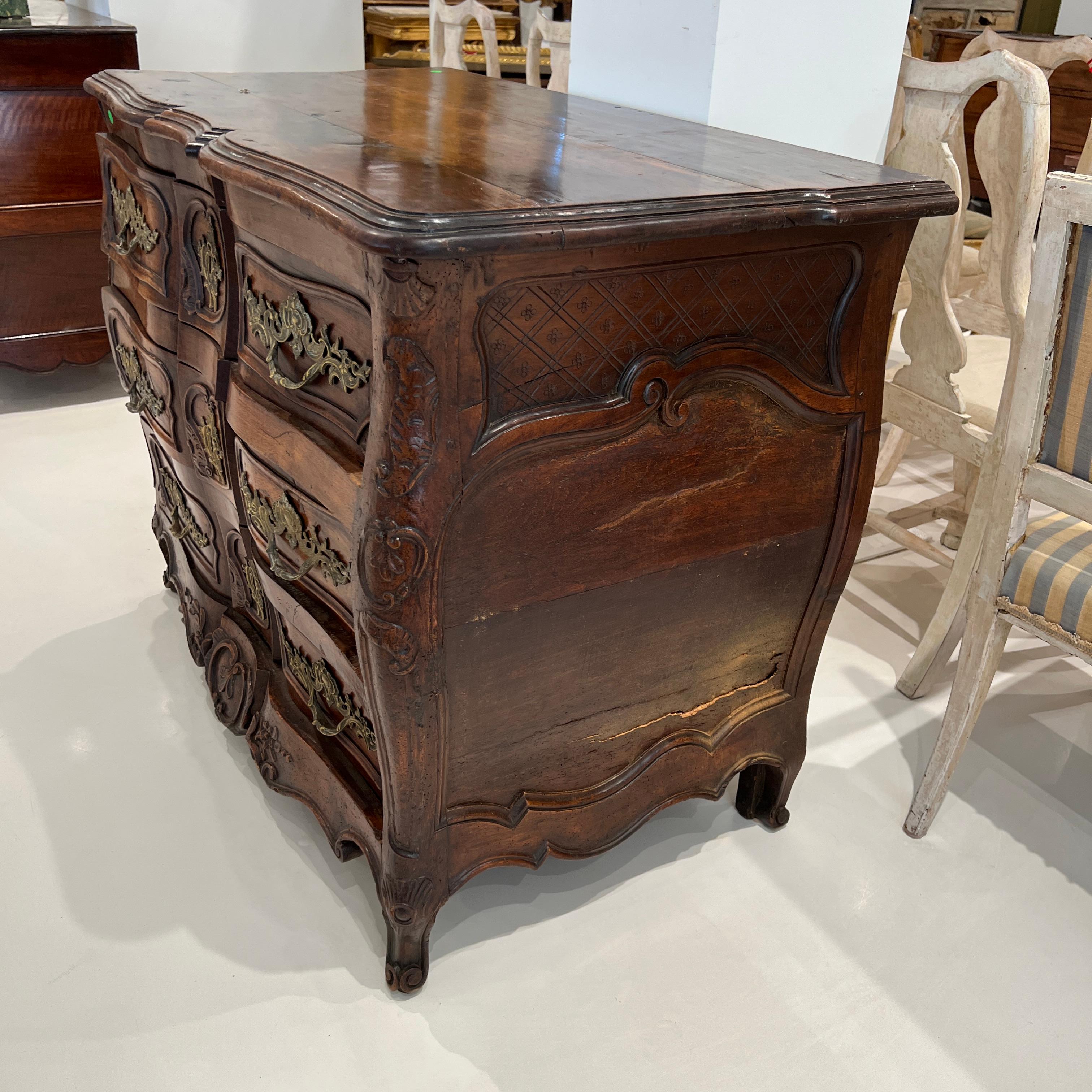 18th Century Walnut Commode from the Rhone Valley In Fair Condition For Sale In New Orleans, LA