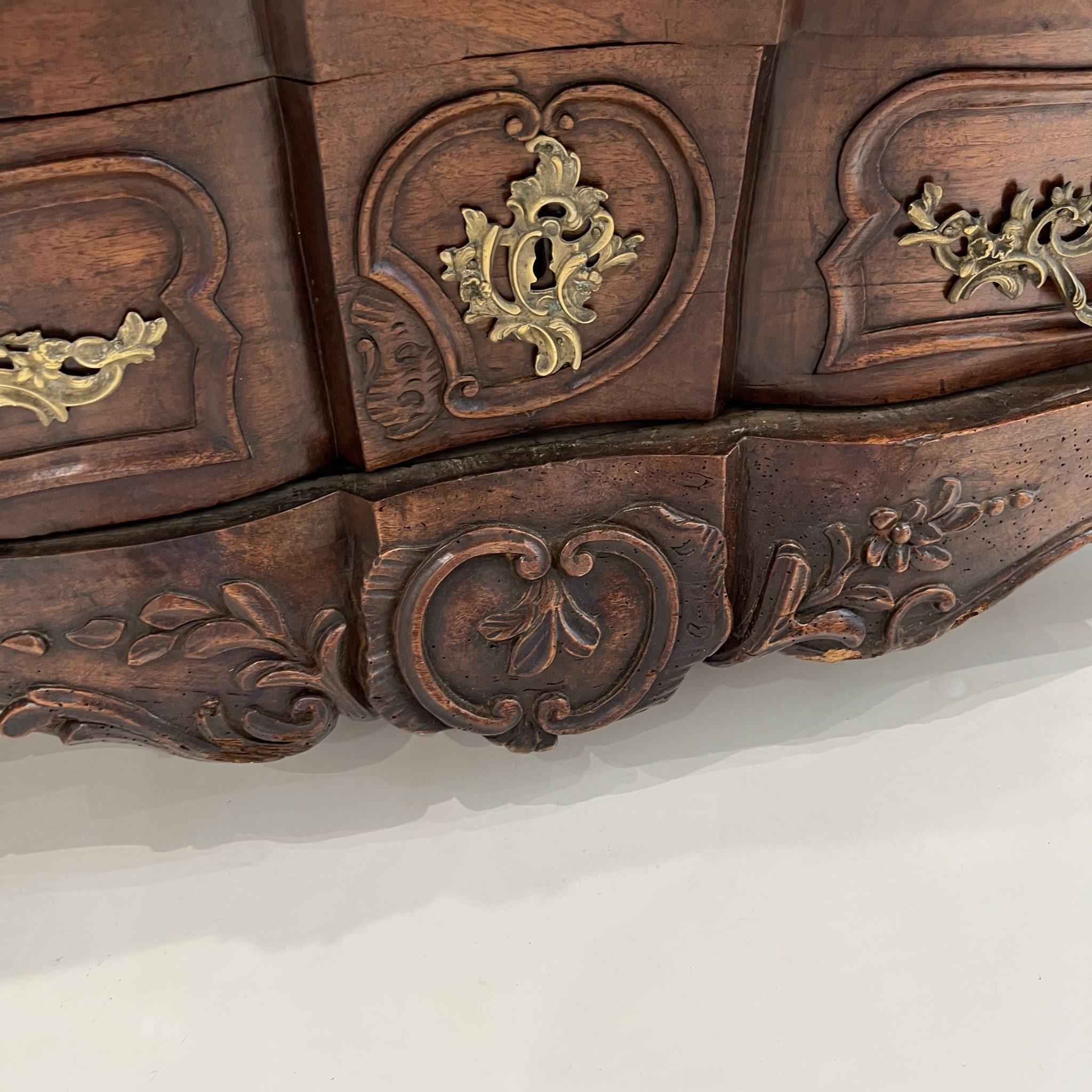 18th Century Walnut Commode from the Rhone Valley In Fair Condition For Sale In New Orleans, LA