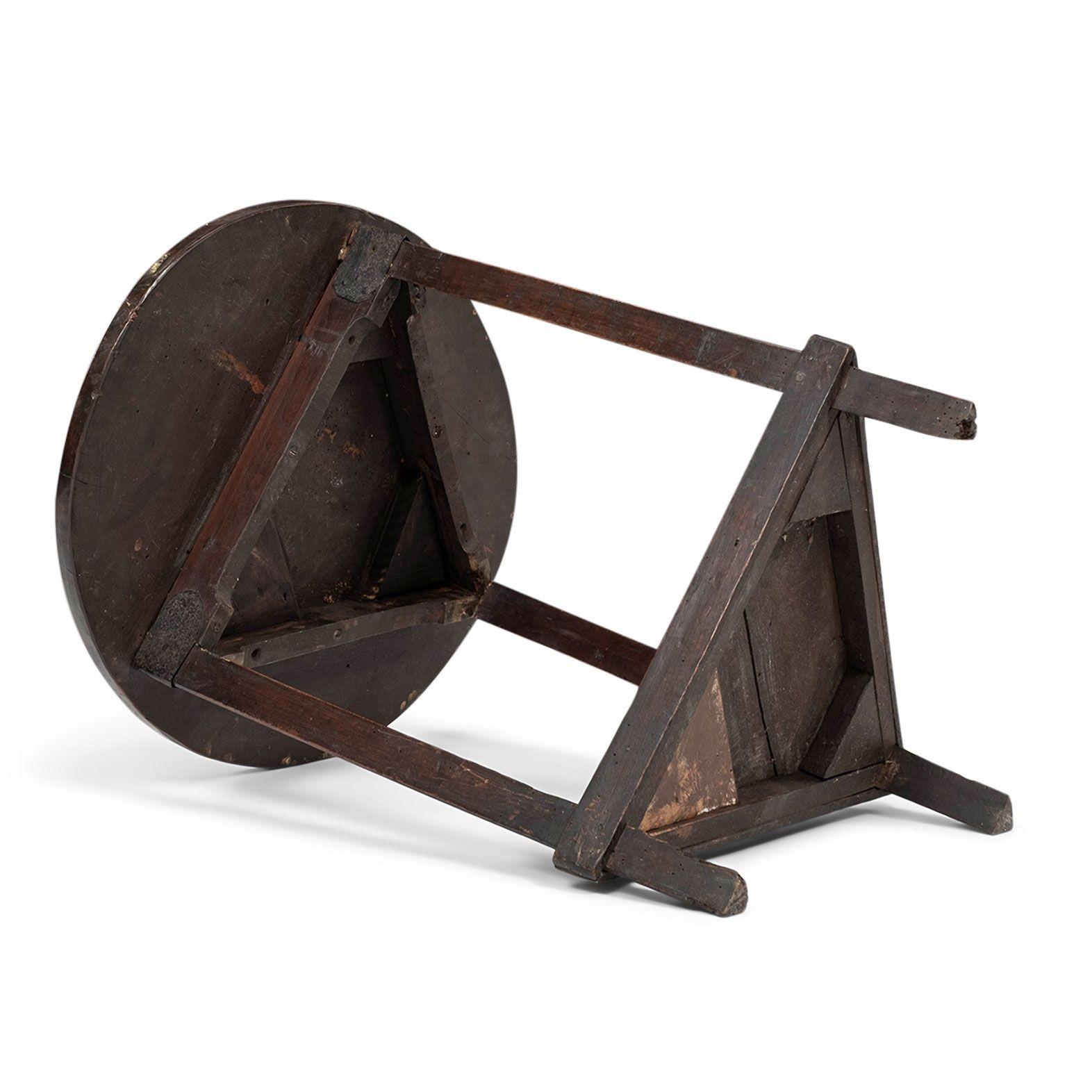 18th Century Walnut Cricket Table en vente 2