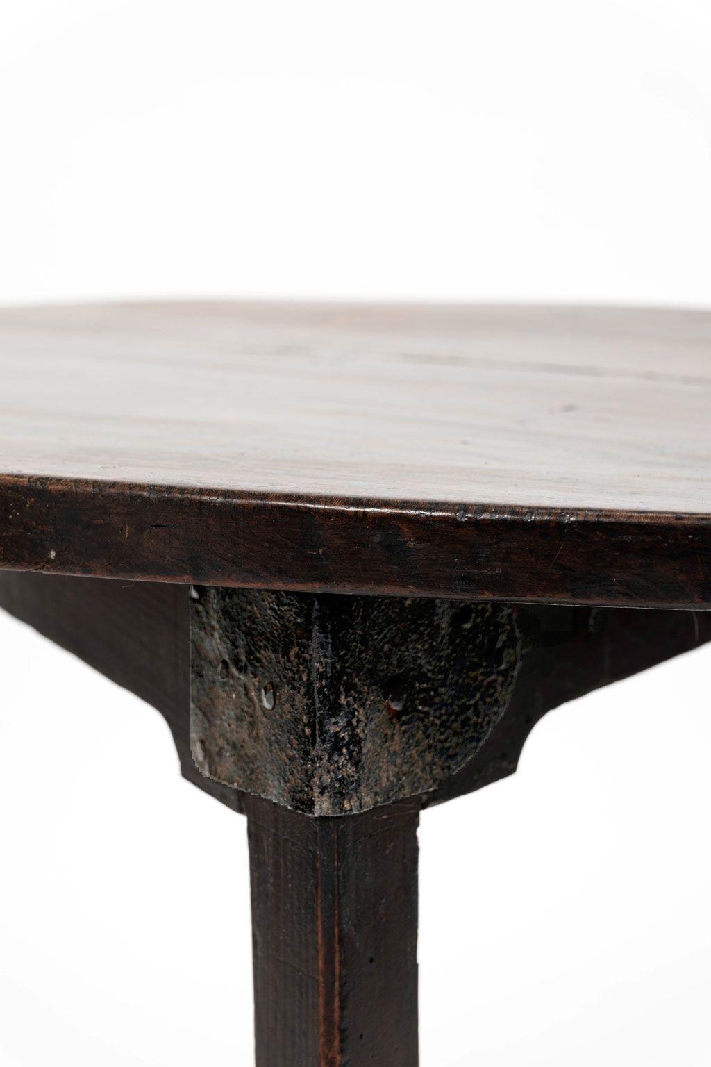 Anglais 18th Century Walnut Cricket Table en vente