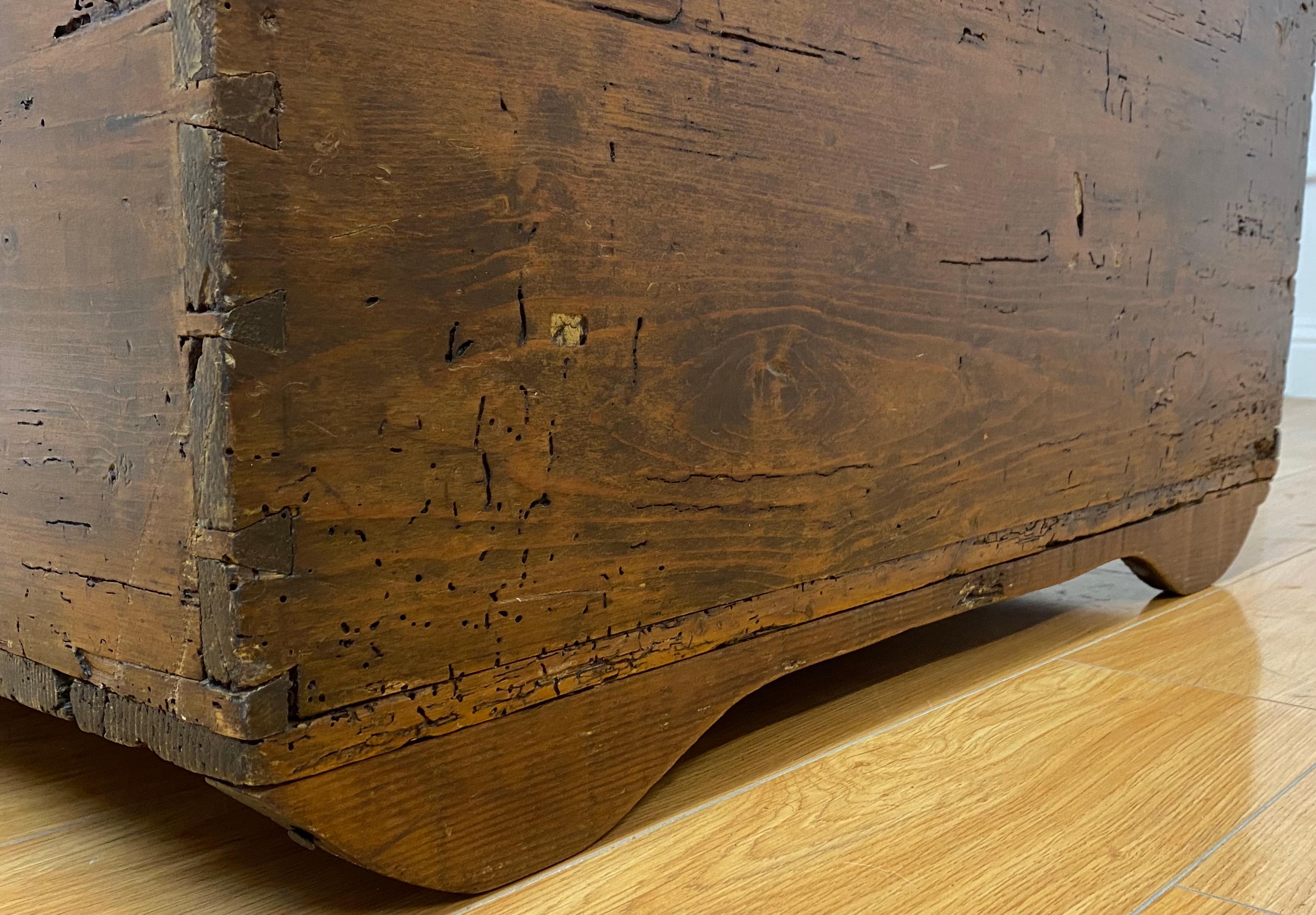 18th Century Walnut Dome Top Peasants Trunk In Good Condition For Sale In San Francisco, CA