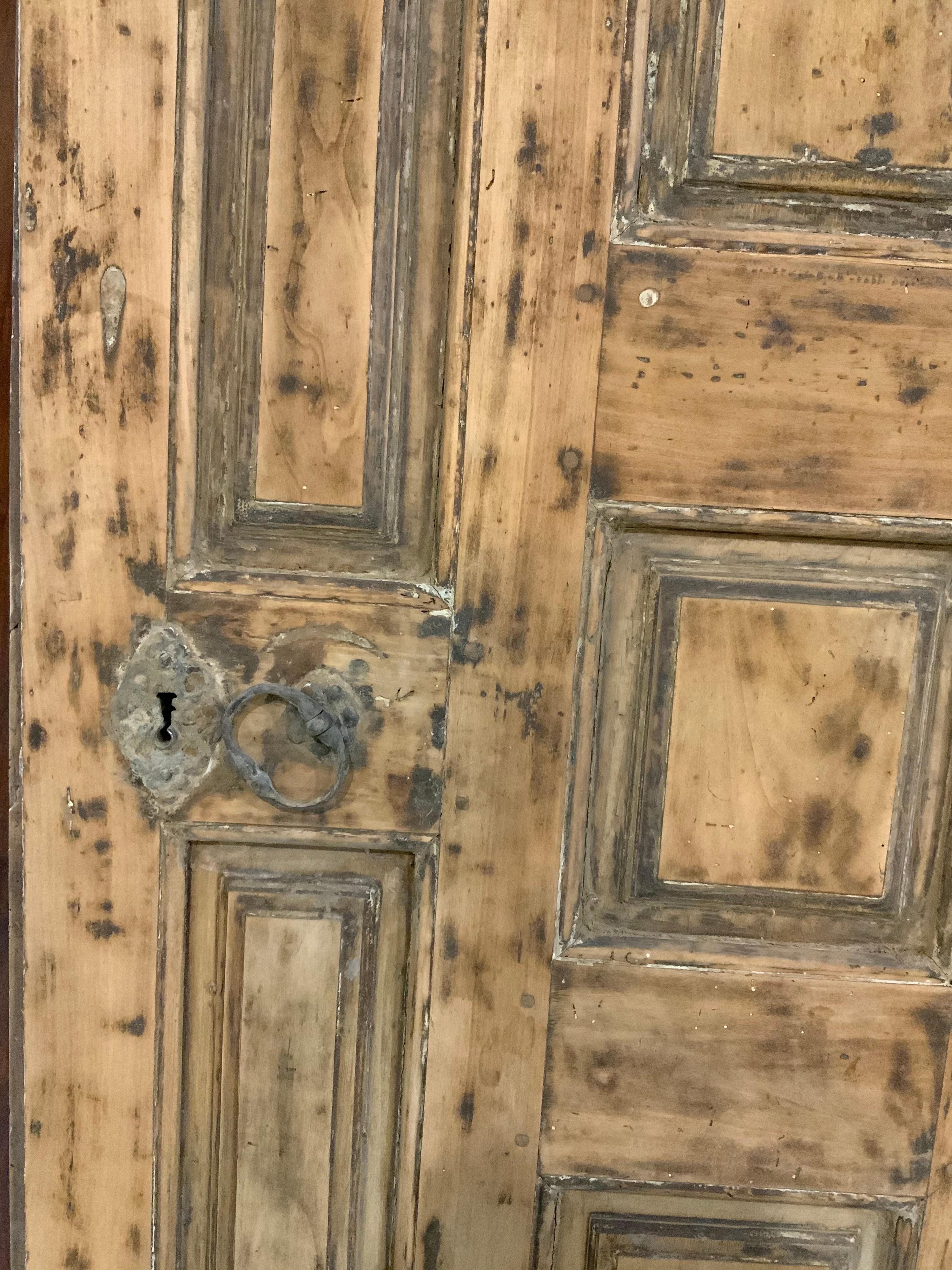 This walnut door origins from France, circa 1780.

There is a frame on the right side of the door.

Measure: Overall width 38.75