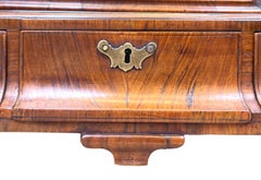 Espejo de tocador de nogal del siglo XVIII