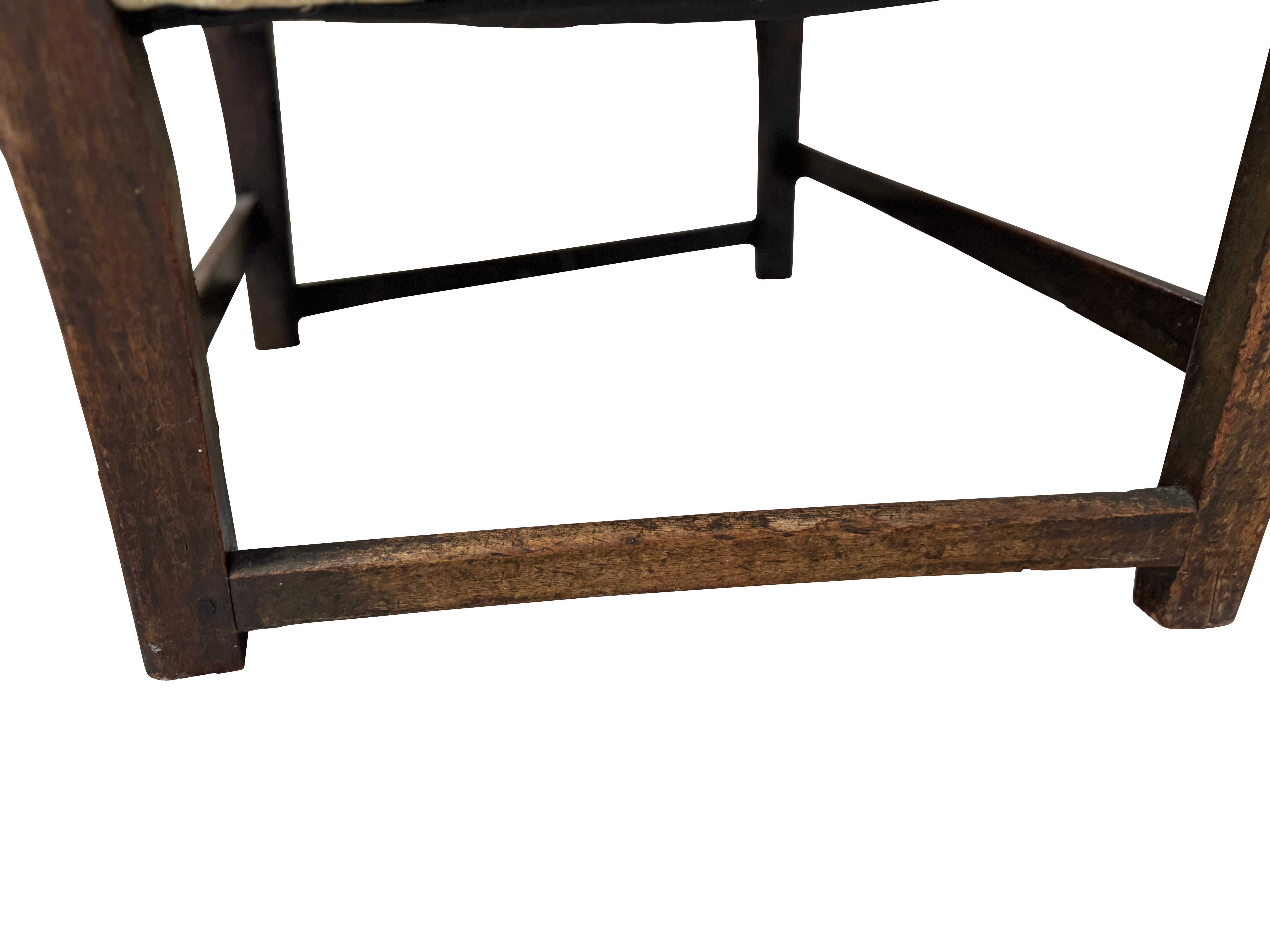 18. Jahrhundert Nussbaum Englisch Fireside Queen Anne Stil Stuhl im Angebot 5