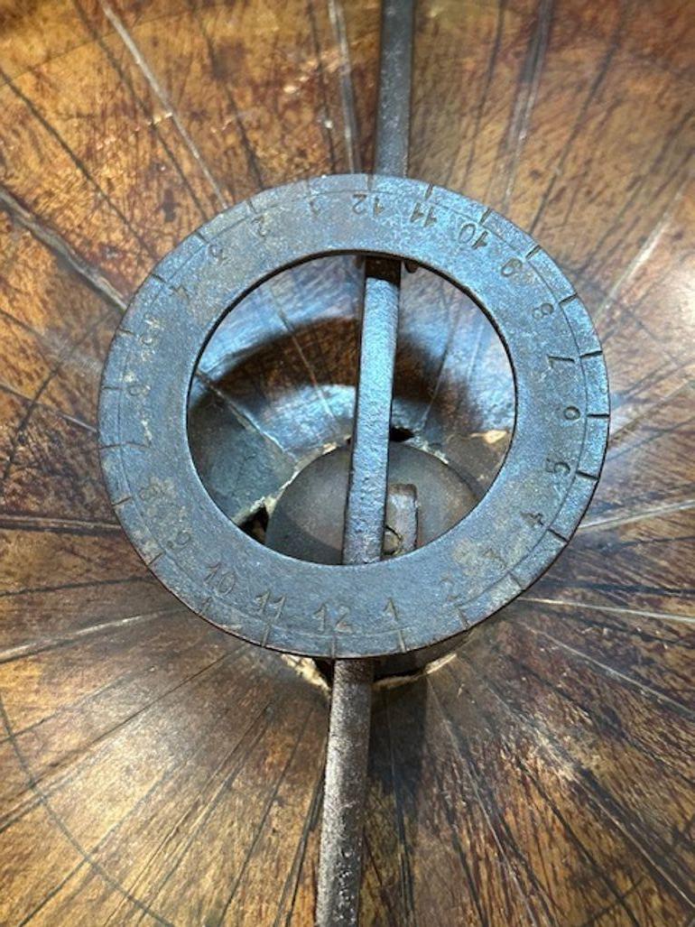 18th Century Walnut Floor Globe from Tuscany In Good Condition For Sale In Dallas, TX