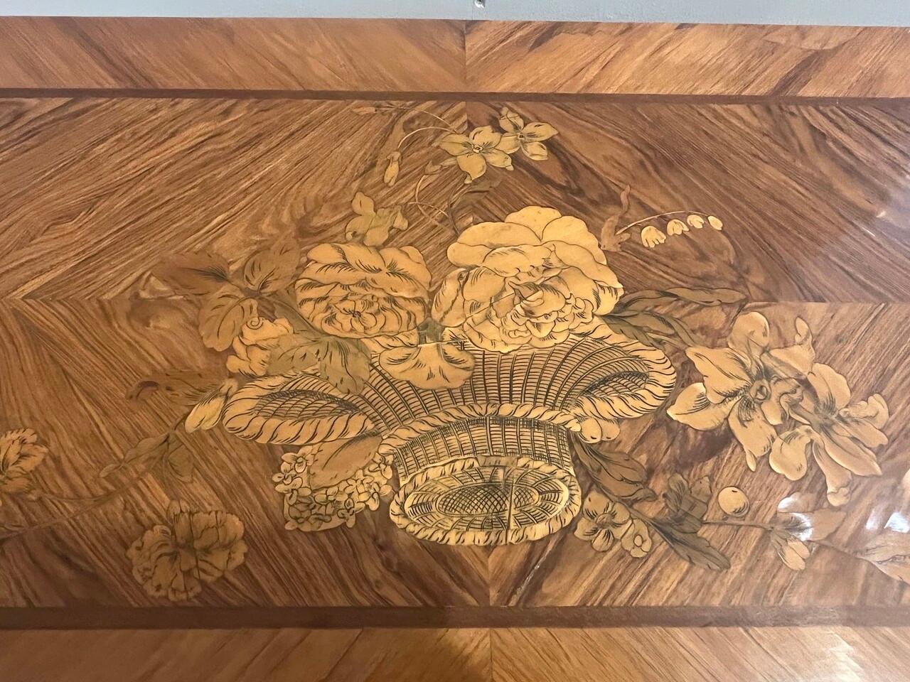 18th Century Walnut Game table with exquisite Marquetry In Good Condition For Sale In Houston, TX
