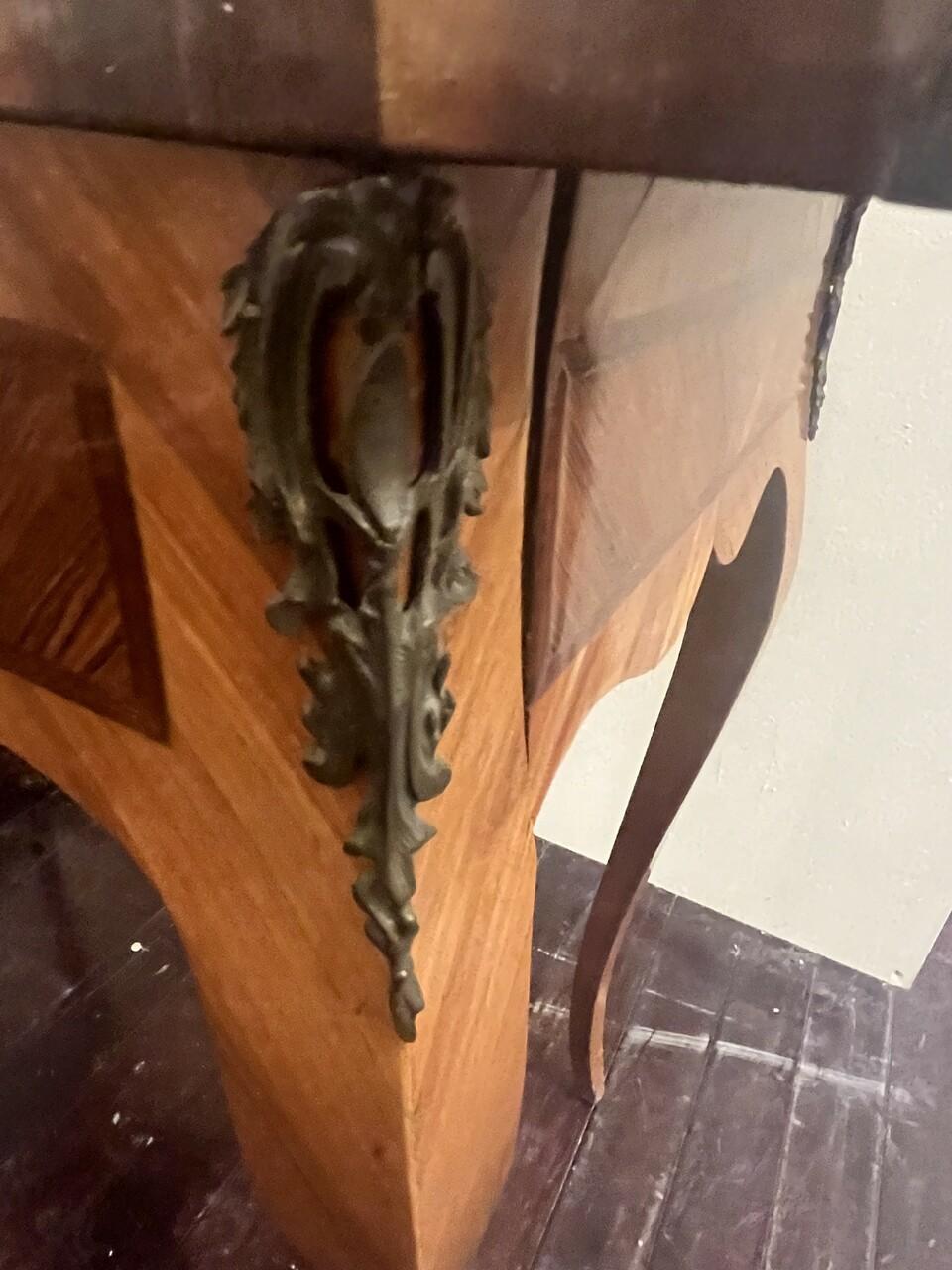 18th Century Walnut Game table with exquisite Marquetry For Sale 1