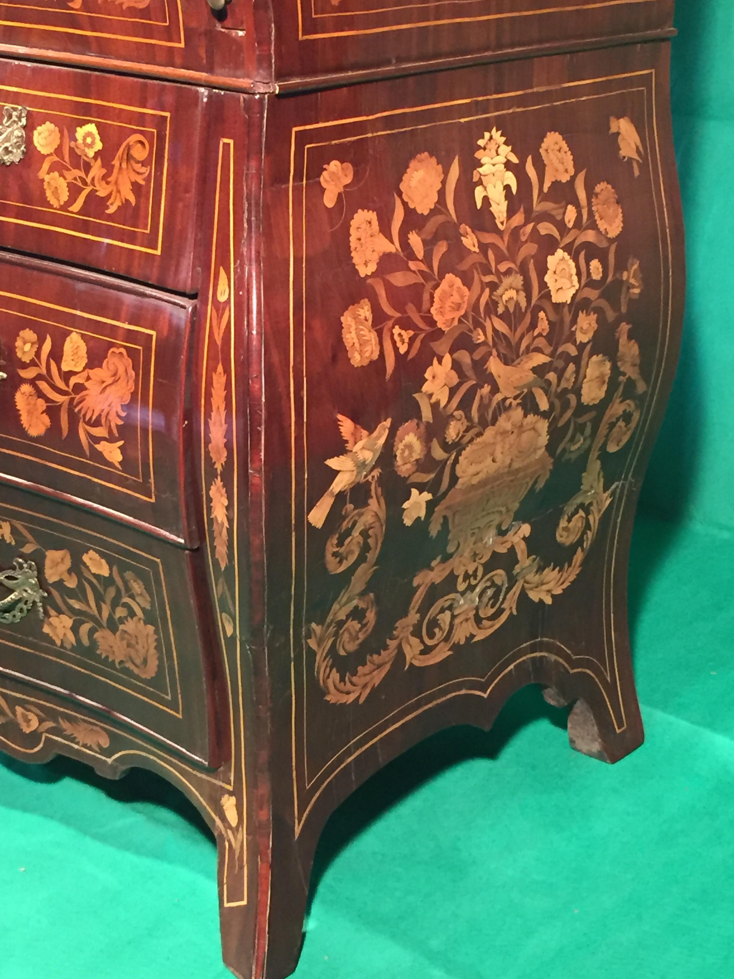 Inlay 18th Century Walnut Inlaid Dutch Bureau Secrétaire For Sale