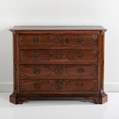 Antique Italian Walnut Chest of Drawers, Circa 1780.