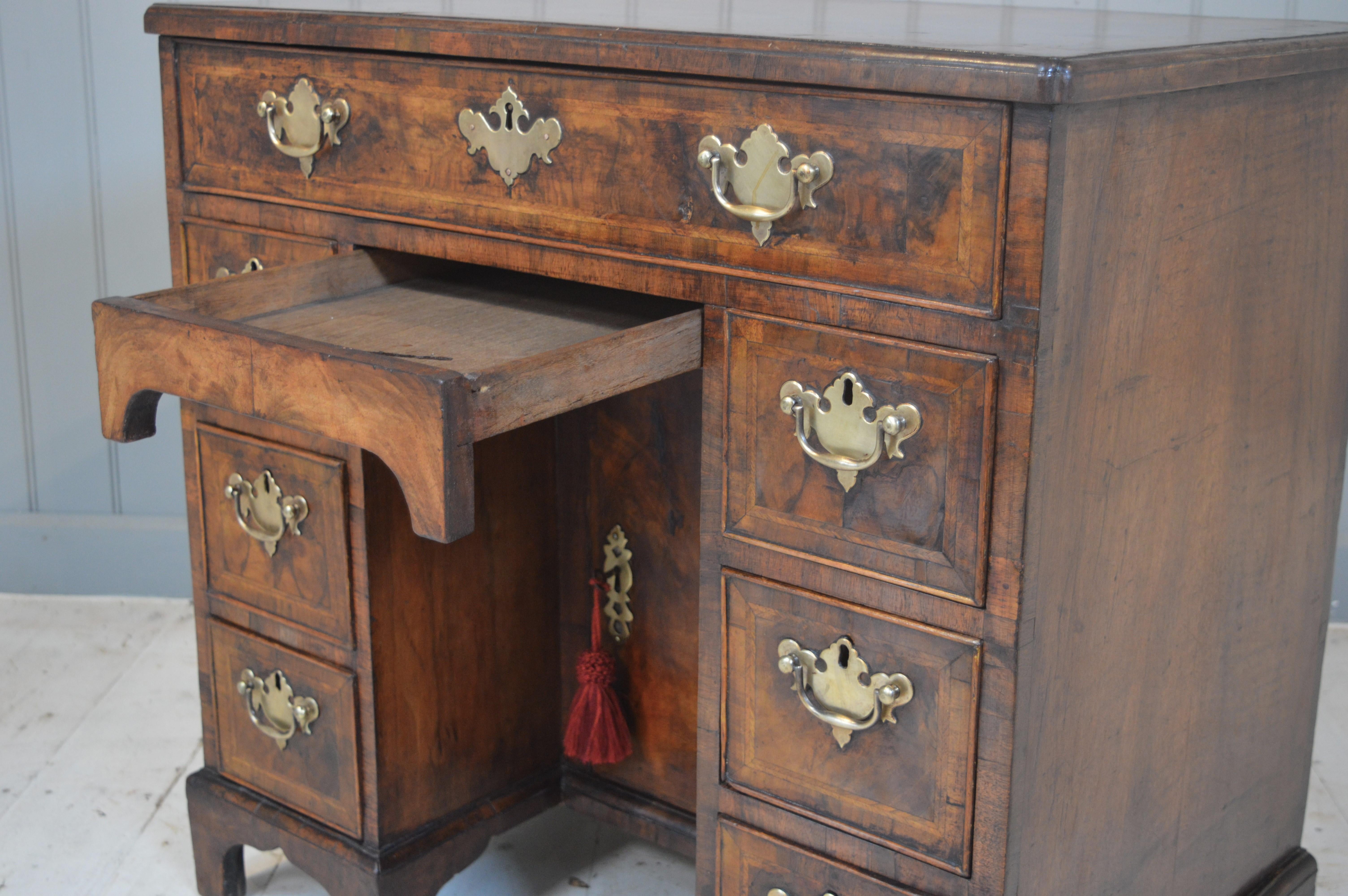 18th Century 18th century walnut knee Hole desk For Sale