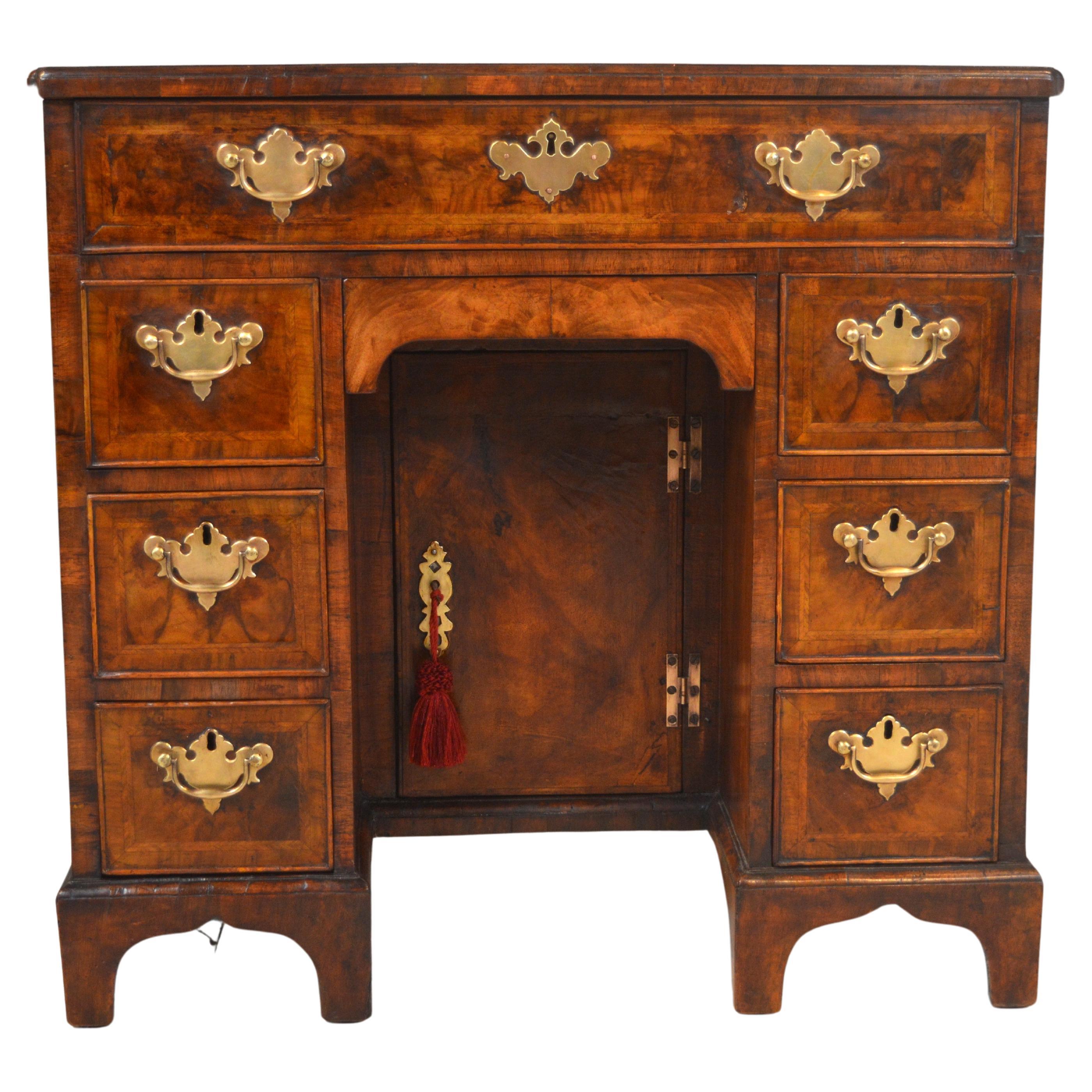 18th century walnut knee Hole desk For Sale
