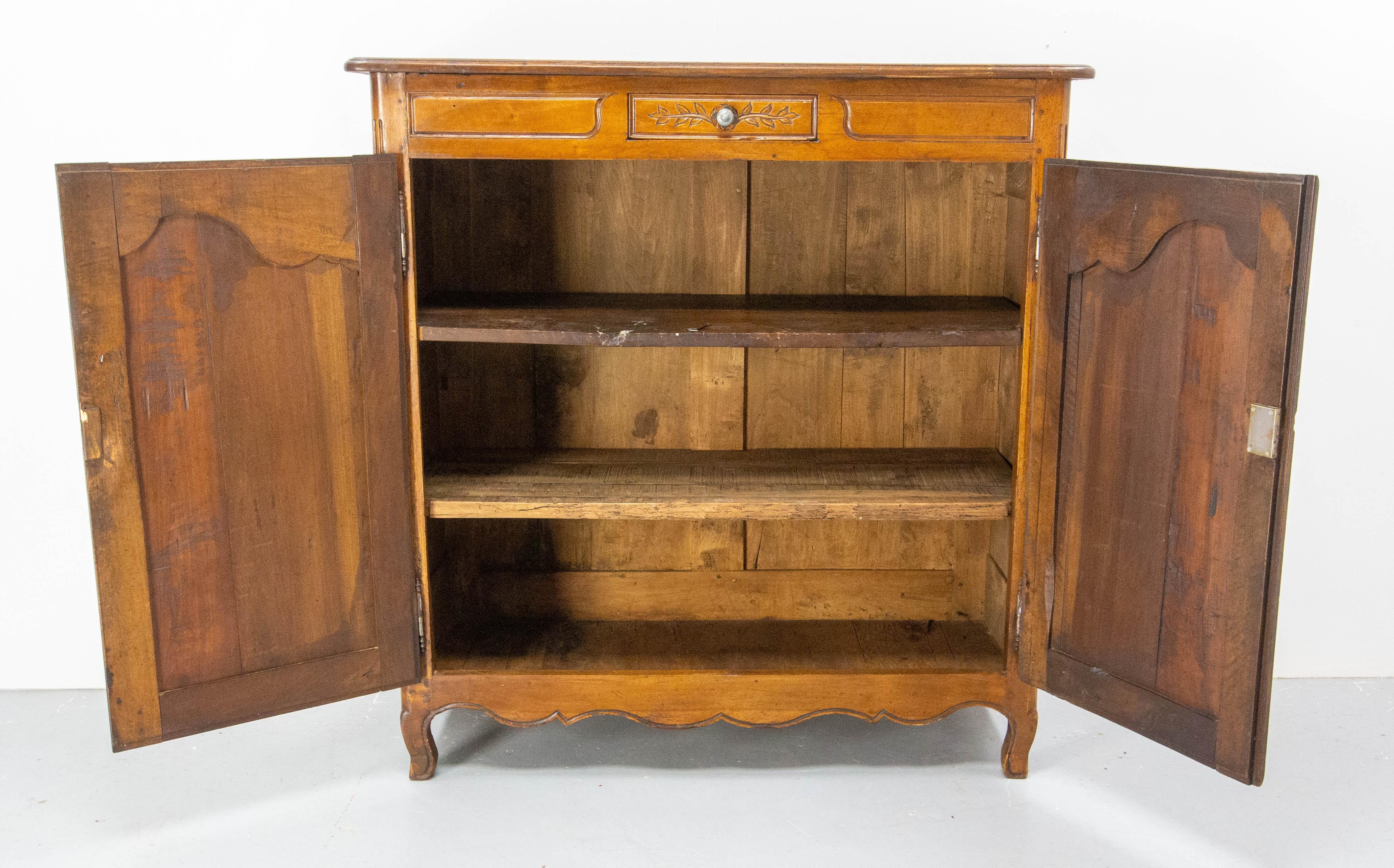 18th Century Walnut Large Buffet Louis XV, France For Sale 7