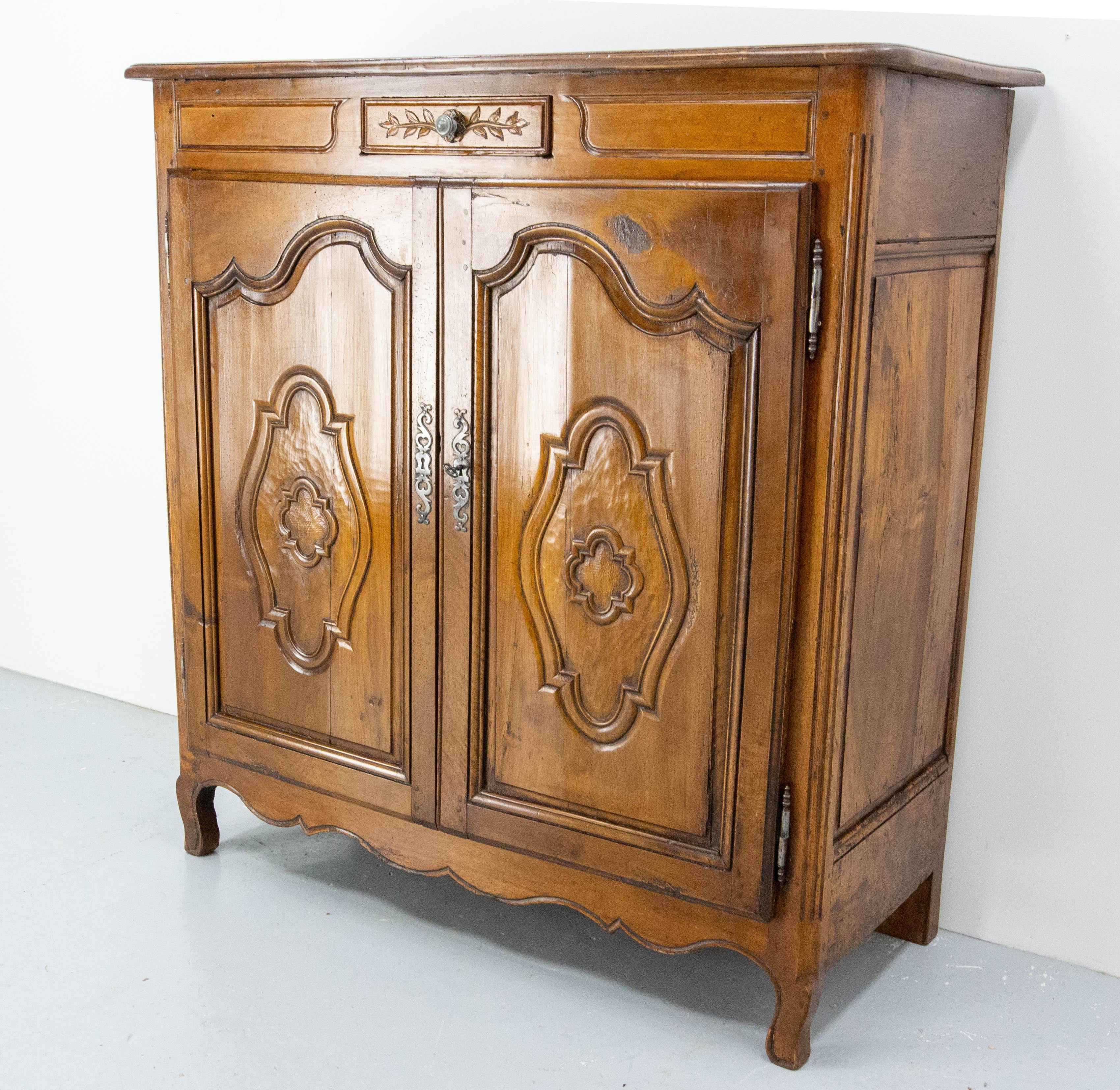 18th Century Walnut Large Buffet Louis XV, France In Good Condition For Sale In Labrit, Landes