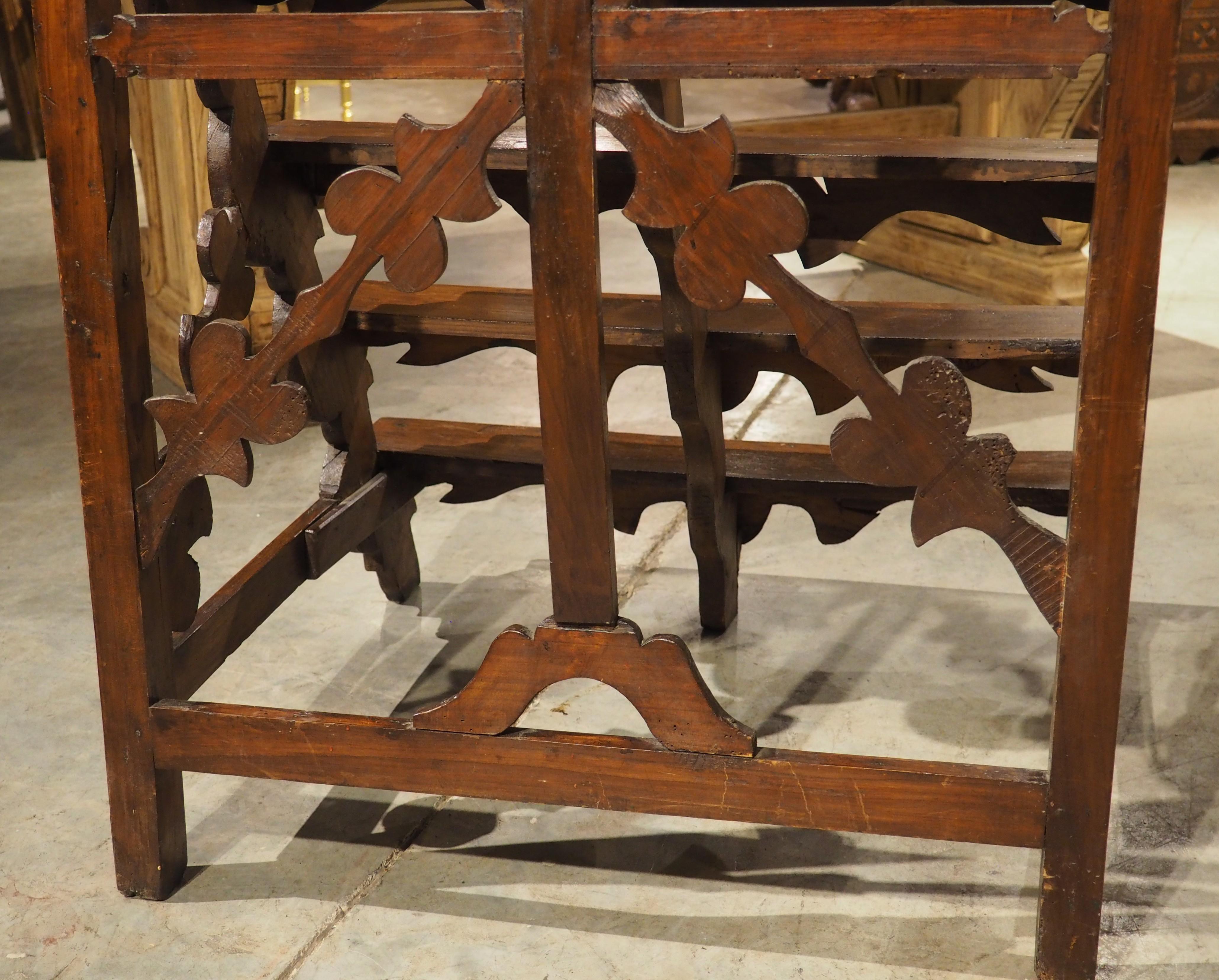 Scala da biblioteca in noce del XVIII secolo proveniente dal Nord Italia in vendita 3