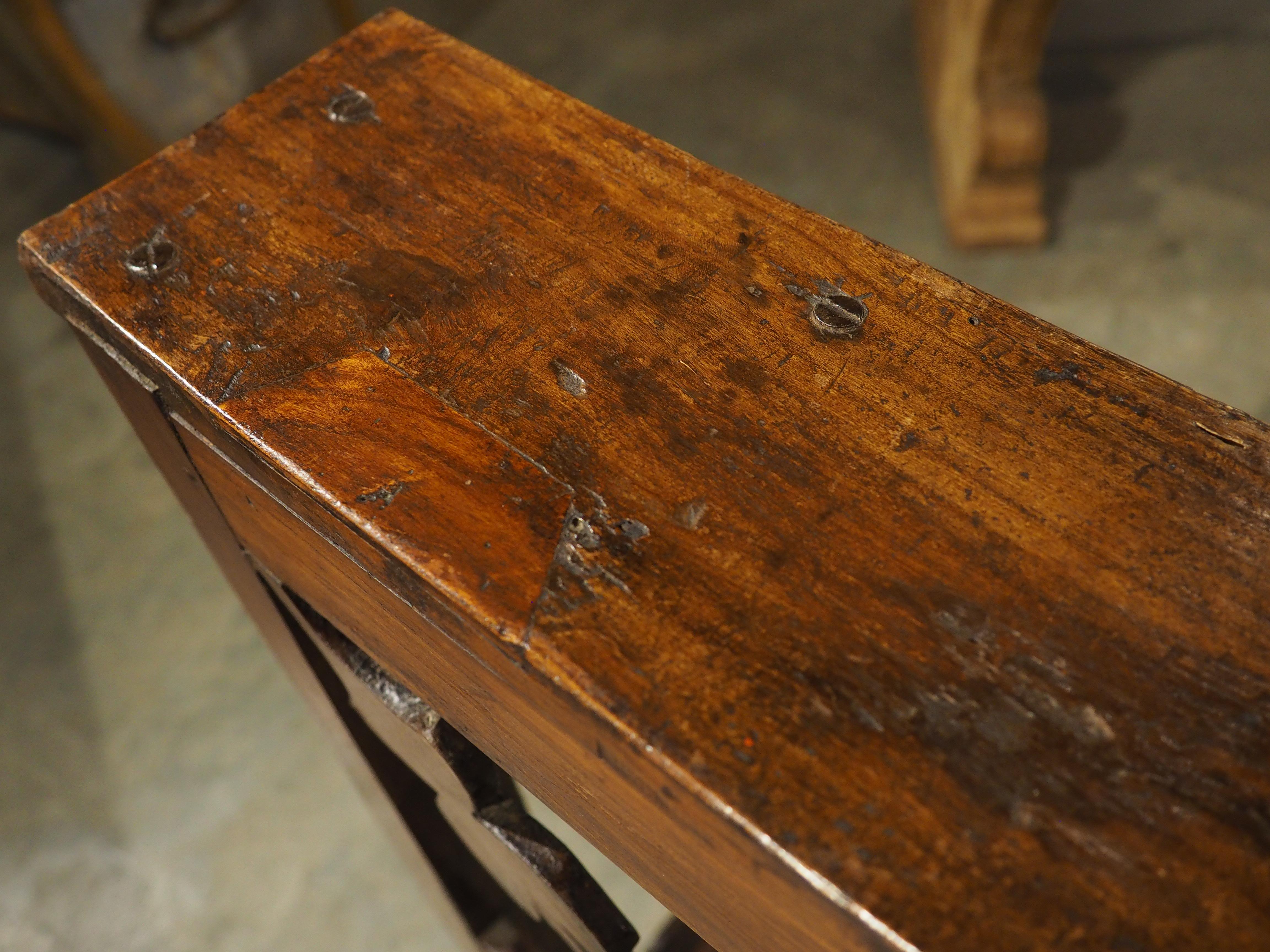 Scala da biblioteca in noce del XVIII secolo proveniente dal Nord Italia in vendita 5