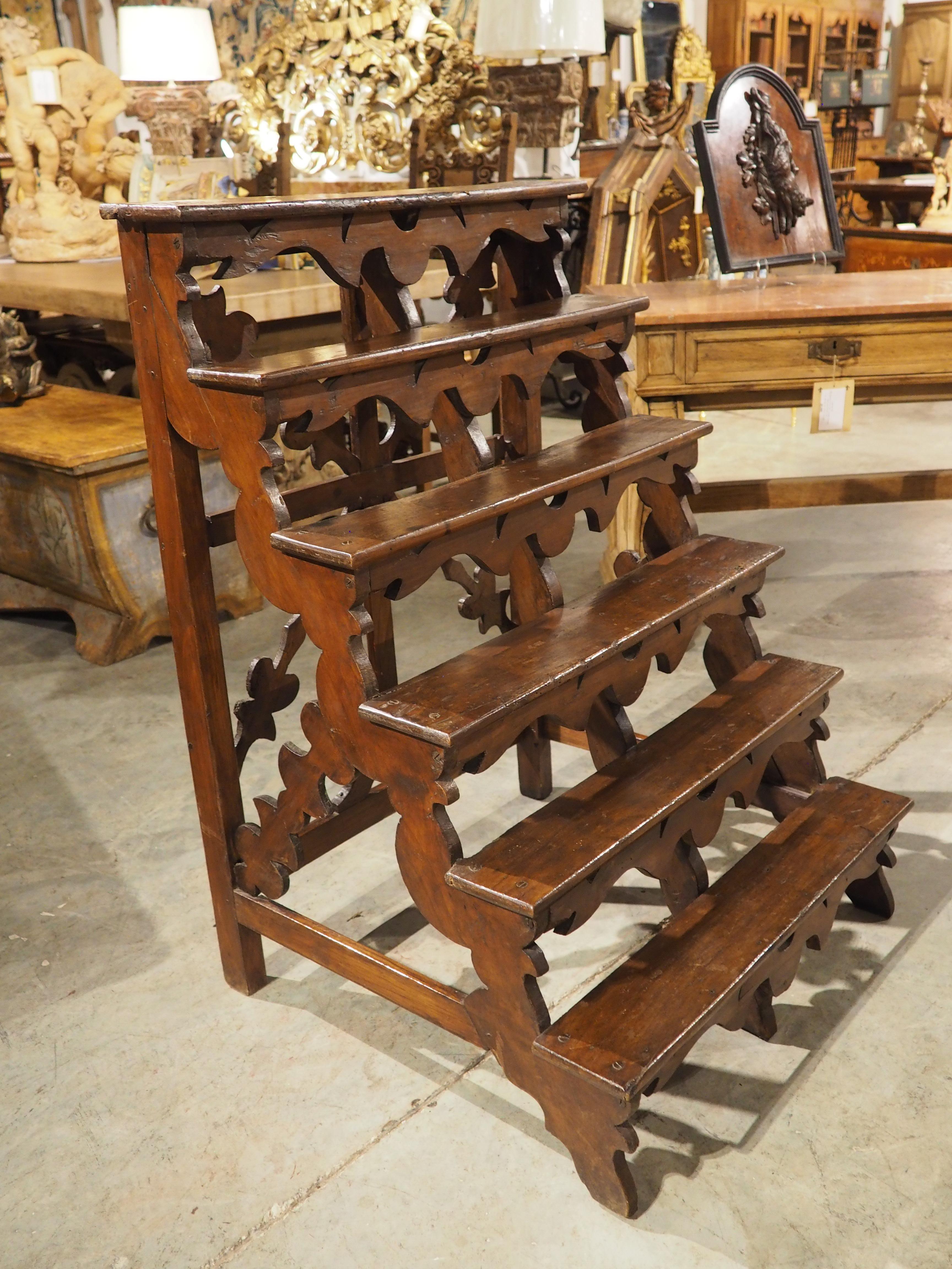 Scala da biblioteca in noce del XVIII secolo proveniente dal Nord Italia in vendita 6