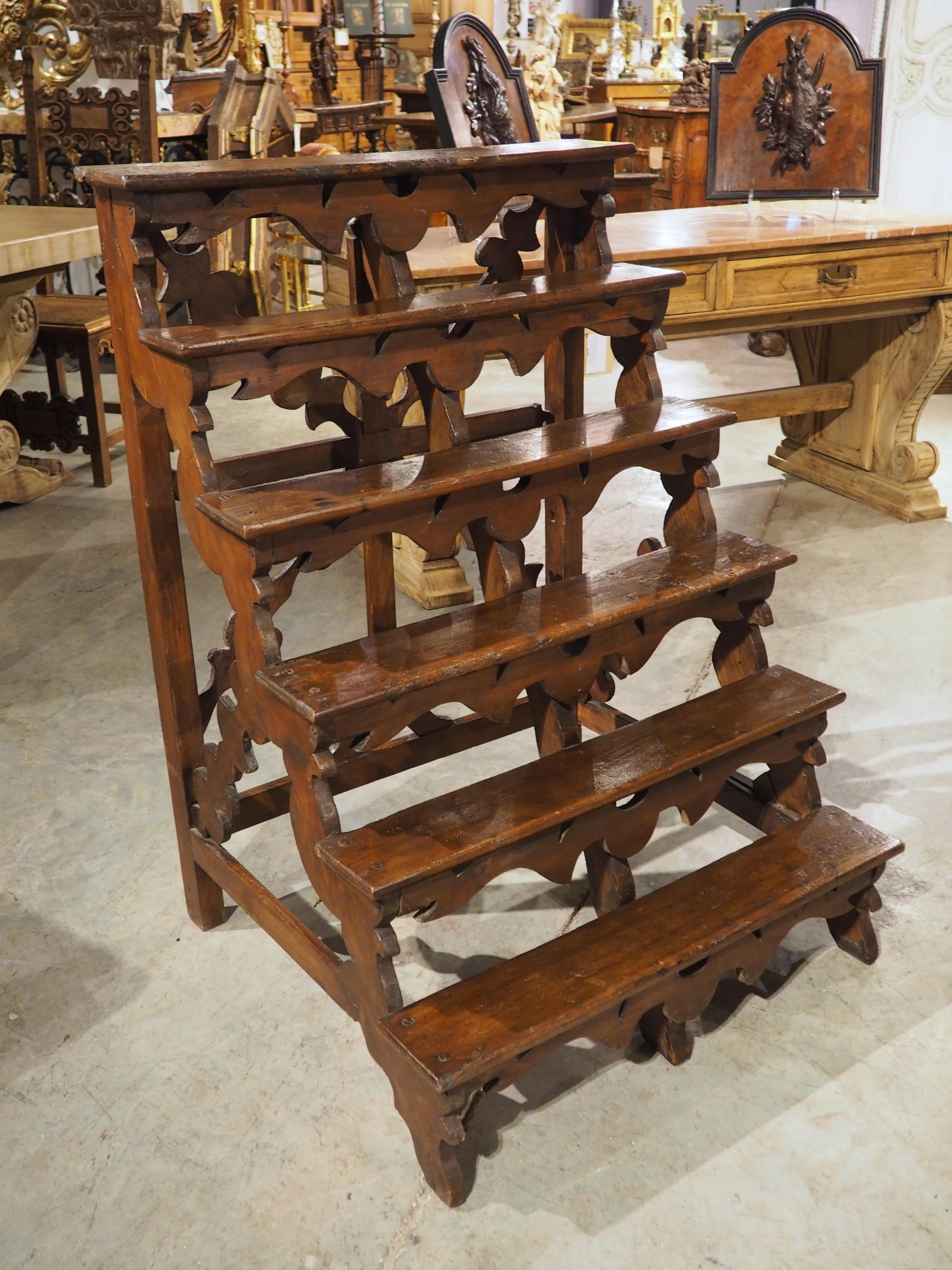 Scala da biblioteca in noce del XVIII secolo proveniente dal Nord Italia in vendita 9