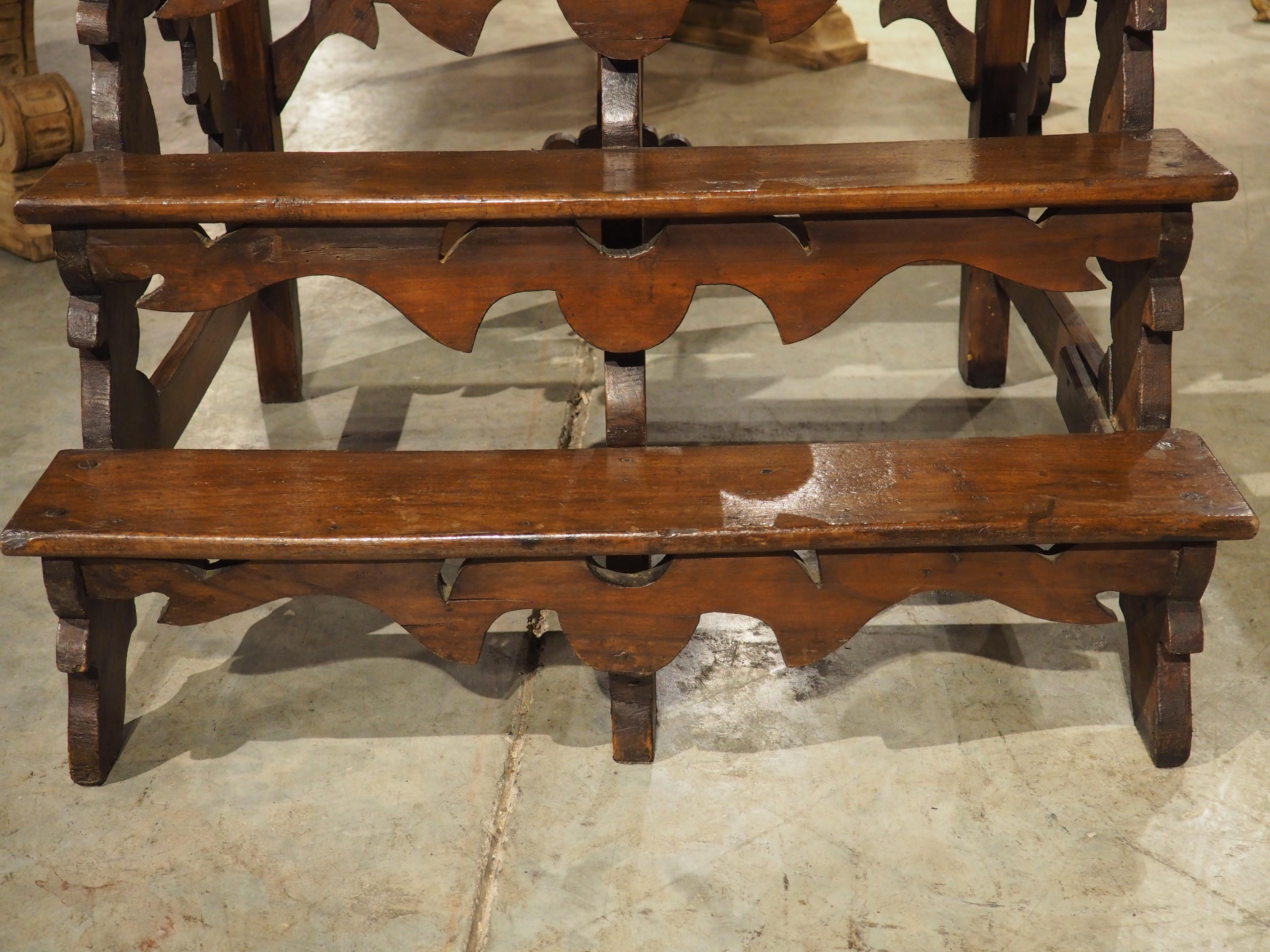 Scala da biblioteca in noce del XVIII secolo proveniente dal Nord Italia in vendita 11