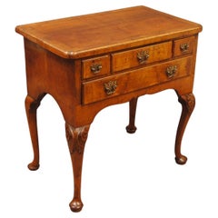 Lowboy in noce del 18° secolo