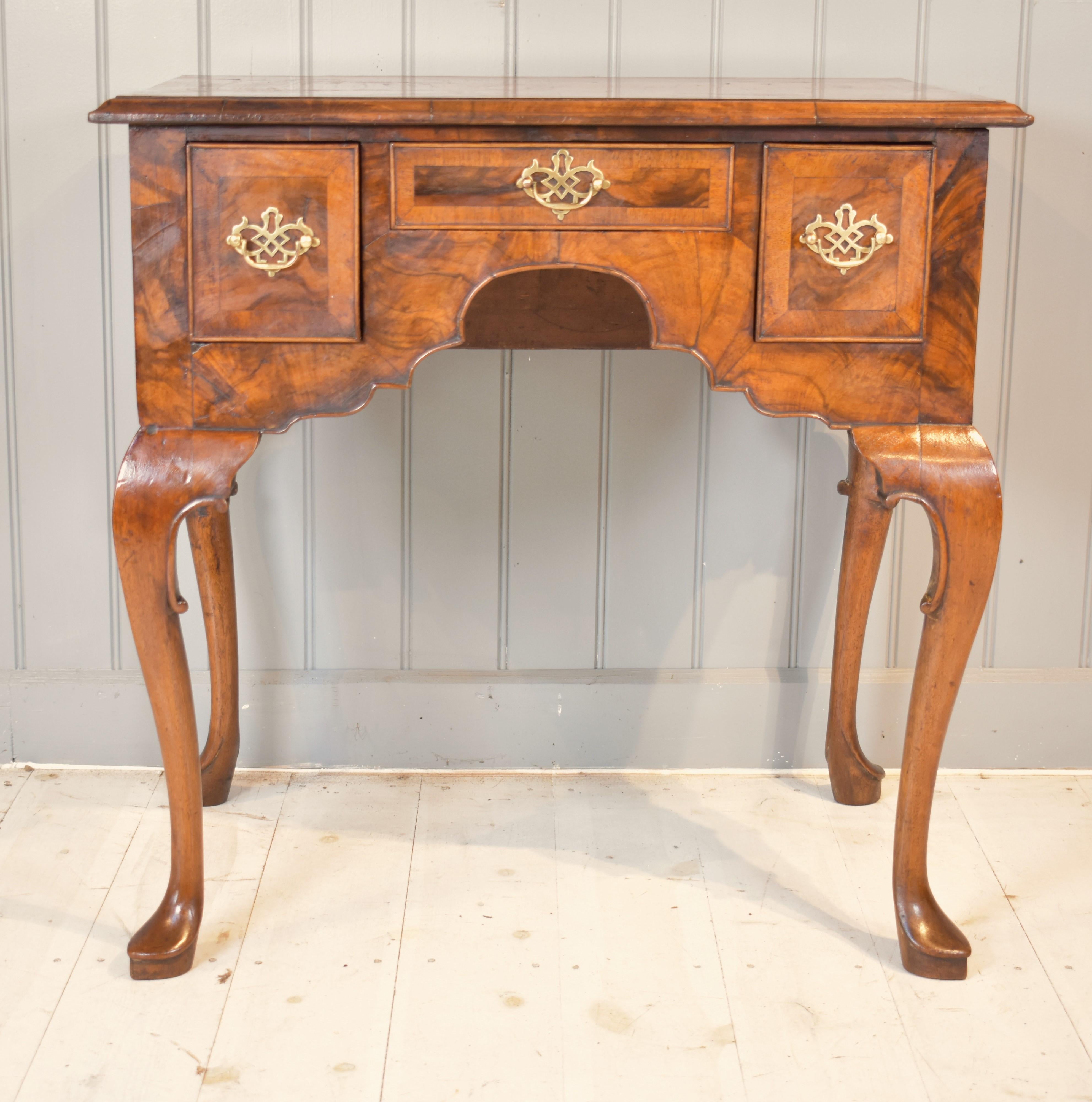 Queen Anne 18th Century walnut lowboy side table