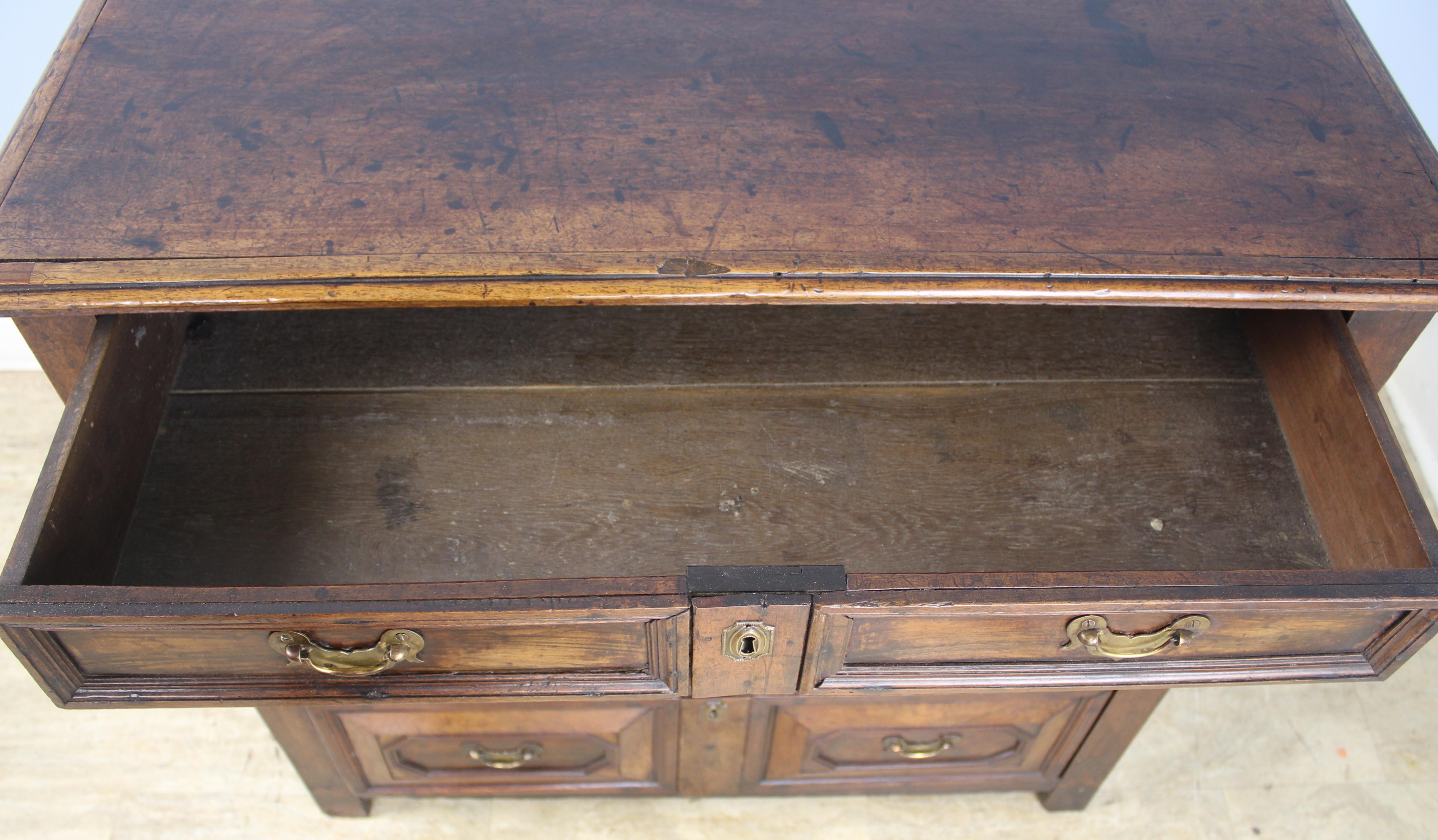 18th Century Walnut Moulded Chest of Drawers For Sale 7