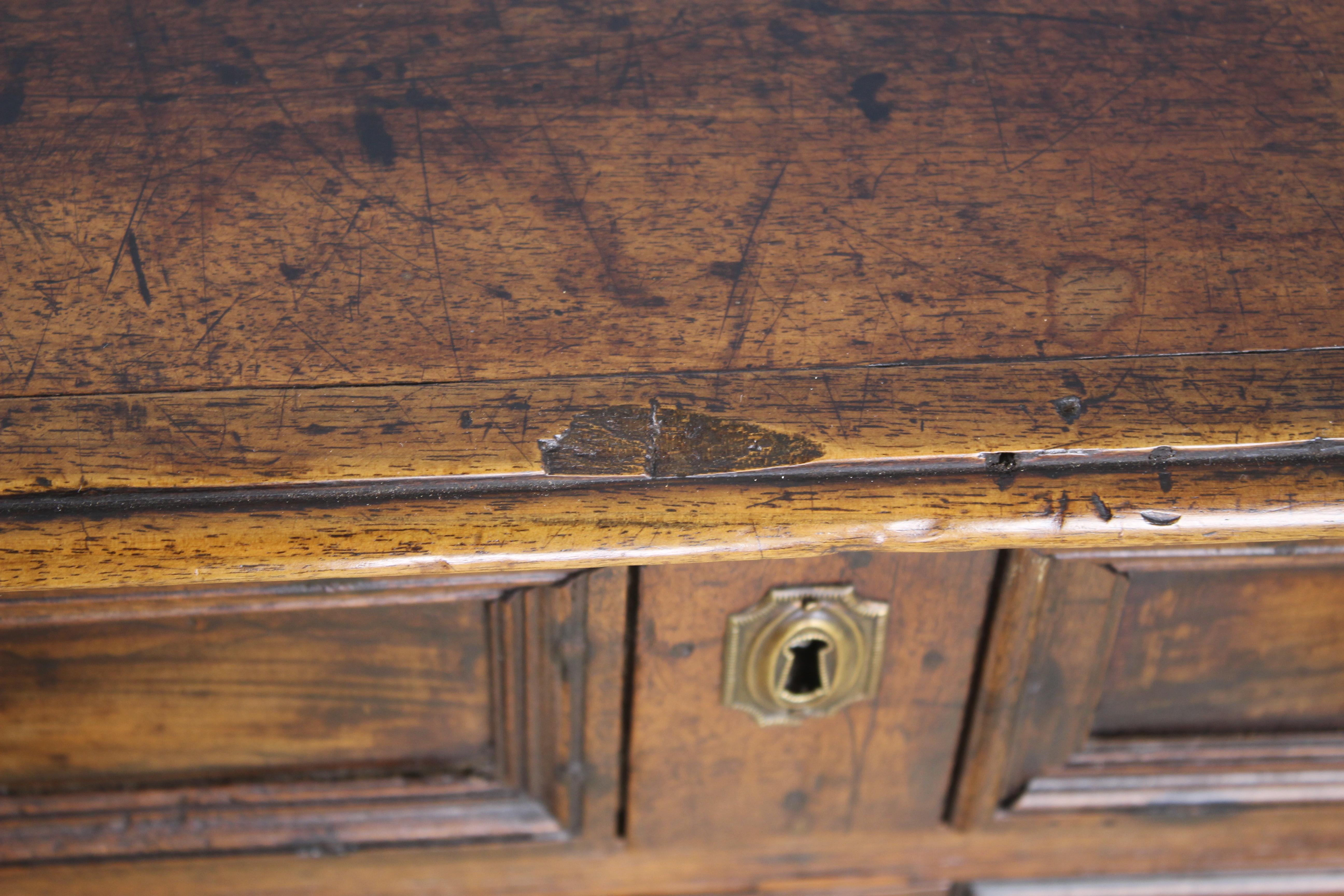18th Century Walnut Moulded Chest of Drawers For Sale 3