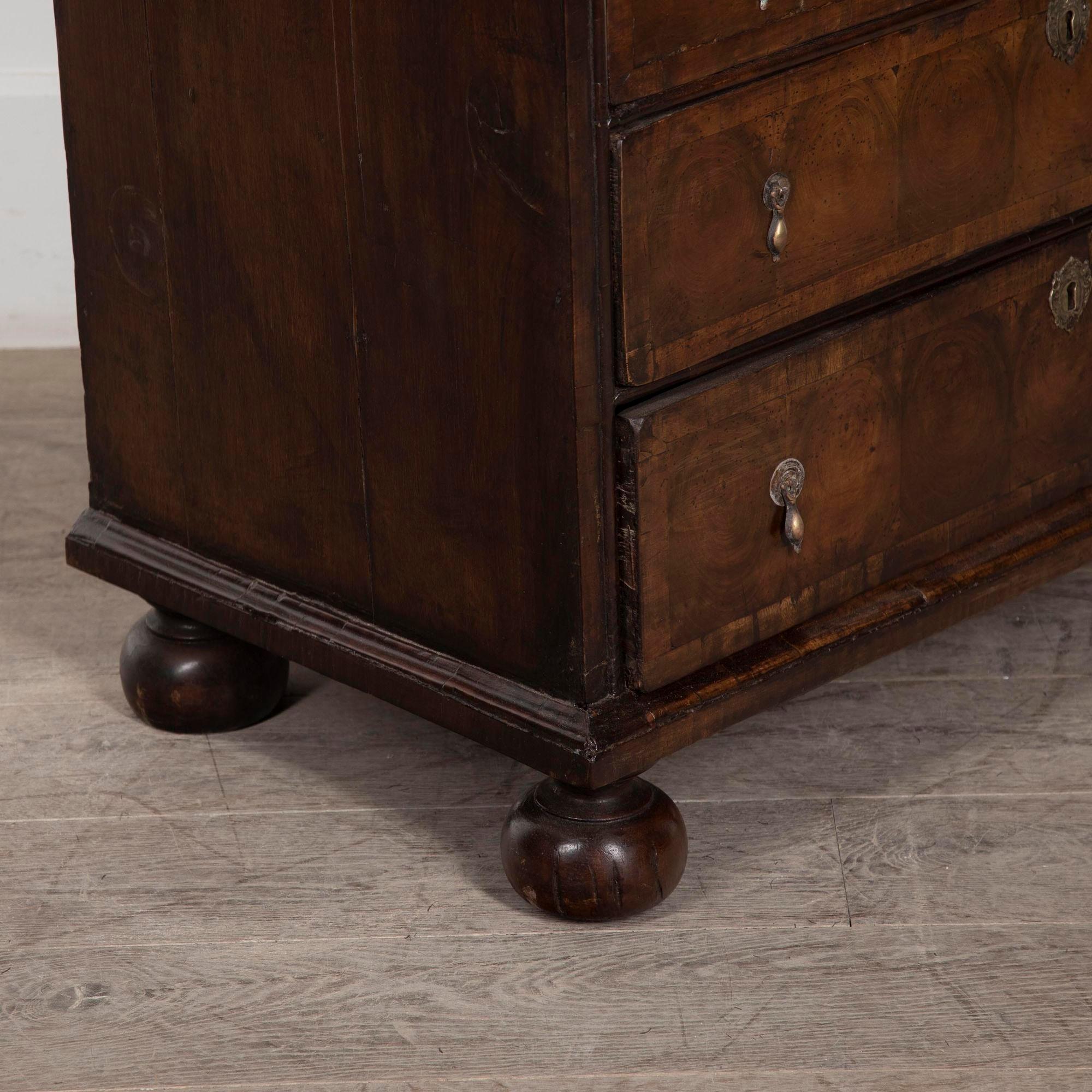 18th Century Walnut Oyster Chest of Drawers In Good Condition For Sale In Gloucestershire, GB