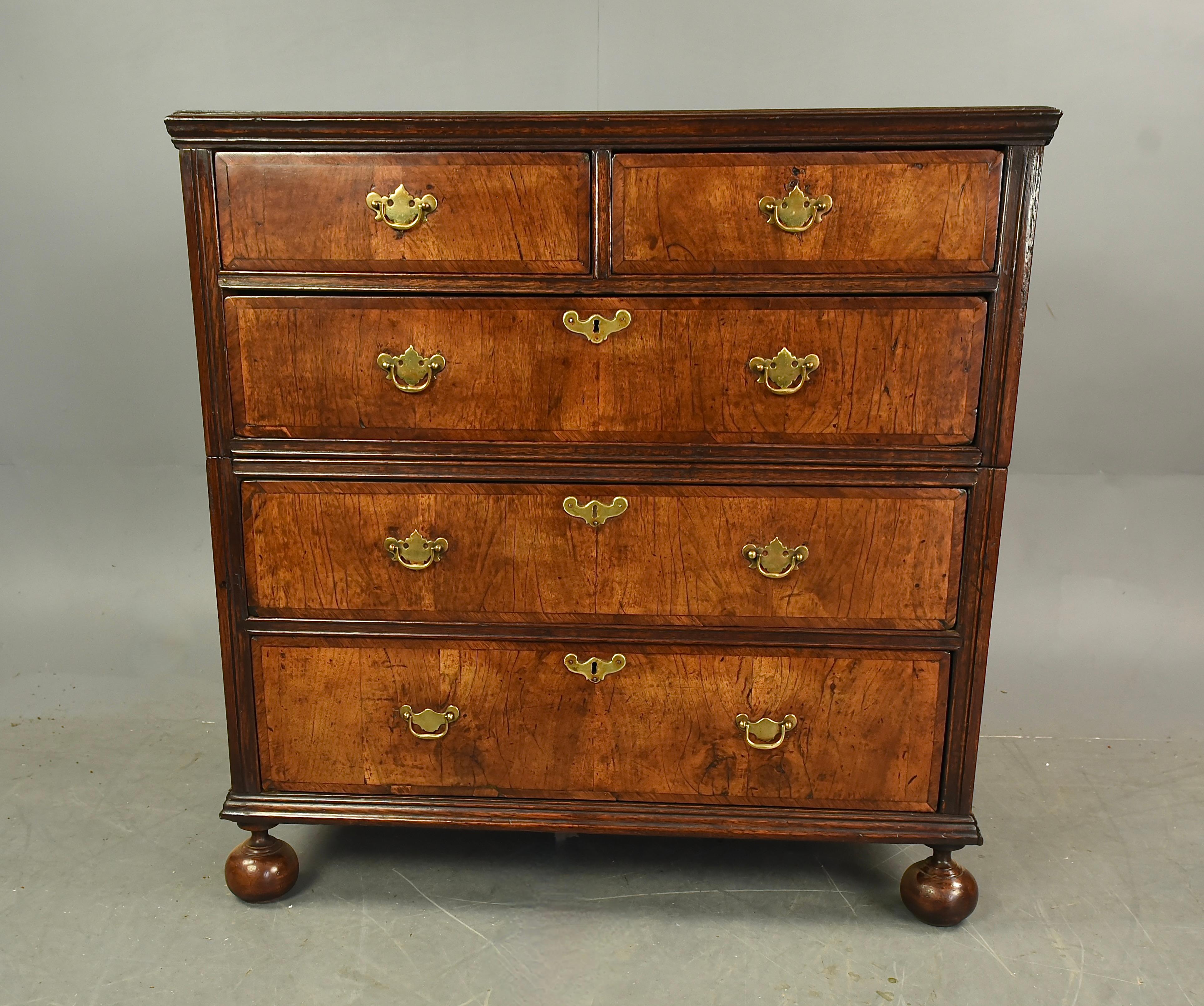 A wonderful Queen Anne walnut chest of drawers circa 1700 .
The chest of drawers consist of two small over three large drawers .
All the drawers have wonderful English oak linings with hand cut dovetail joints .The drawer fronts have a good walnut