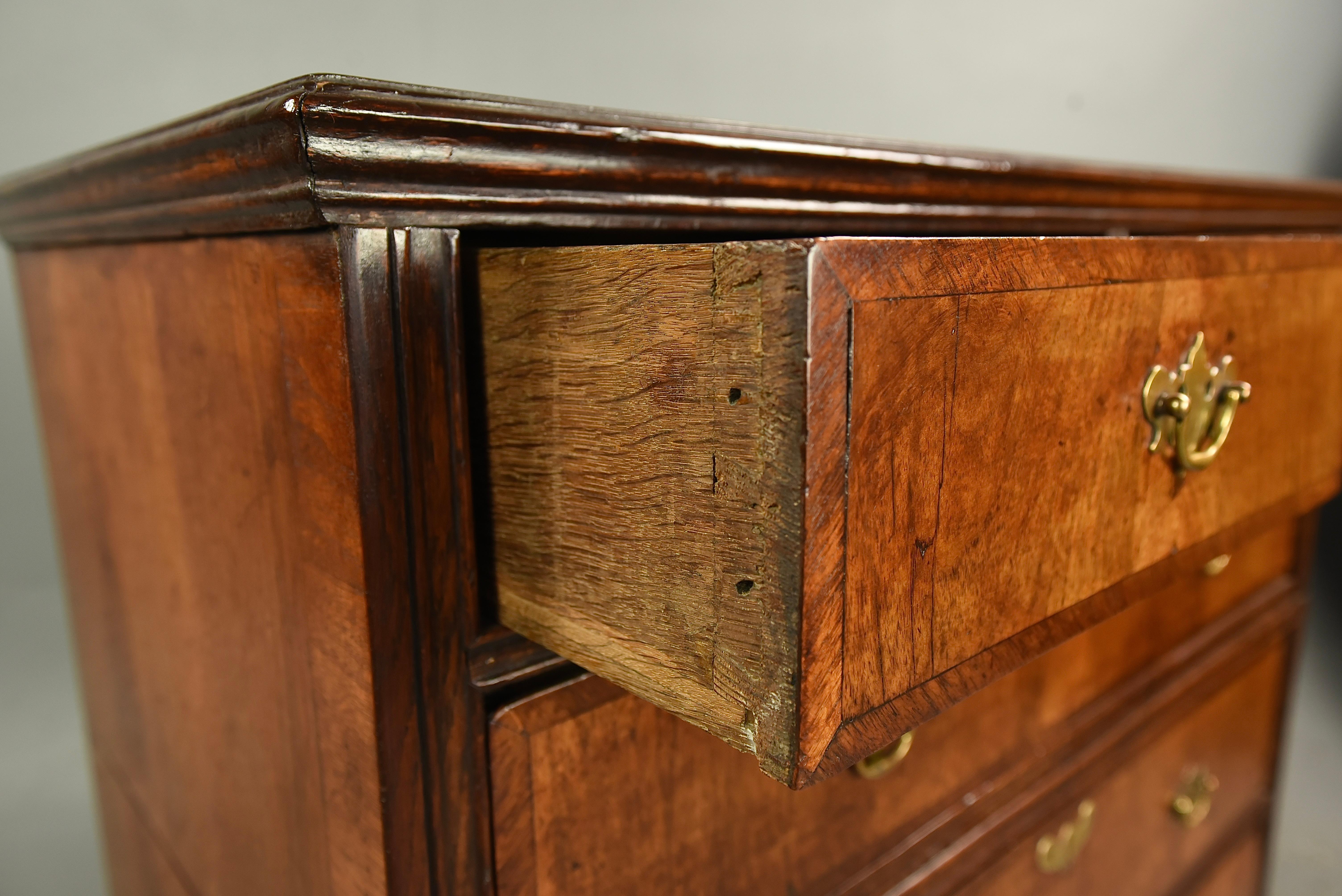Walnut 18th century walnut Queen Anne chest of drawers 
