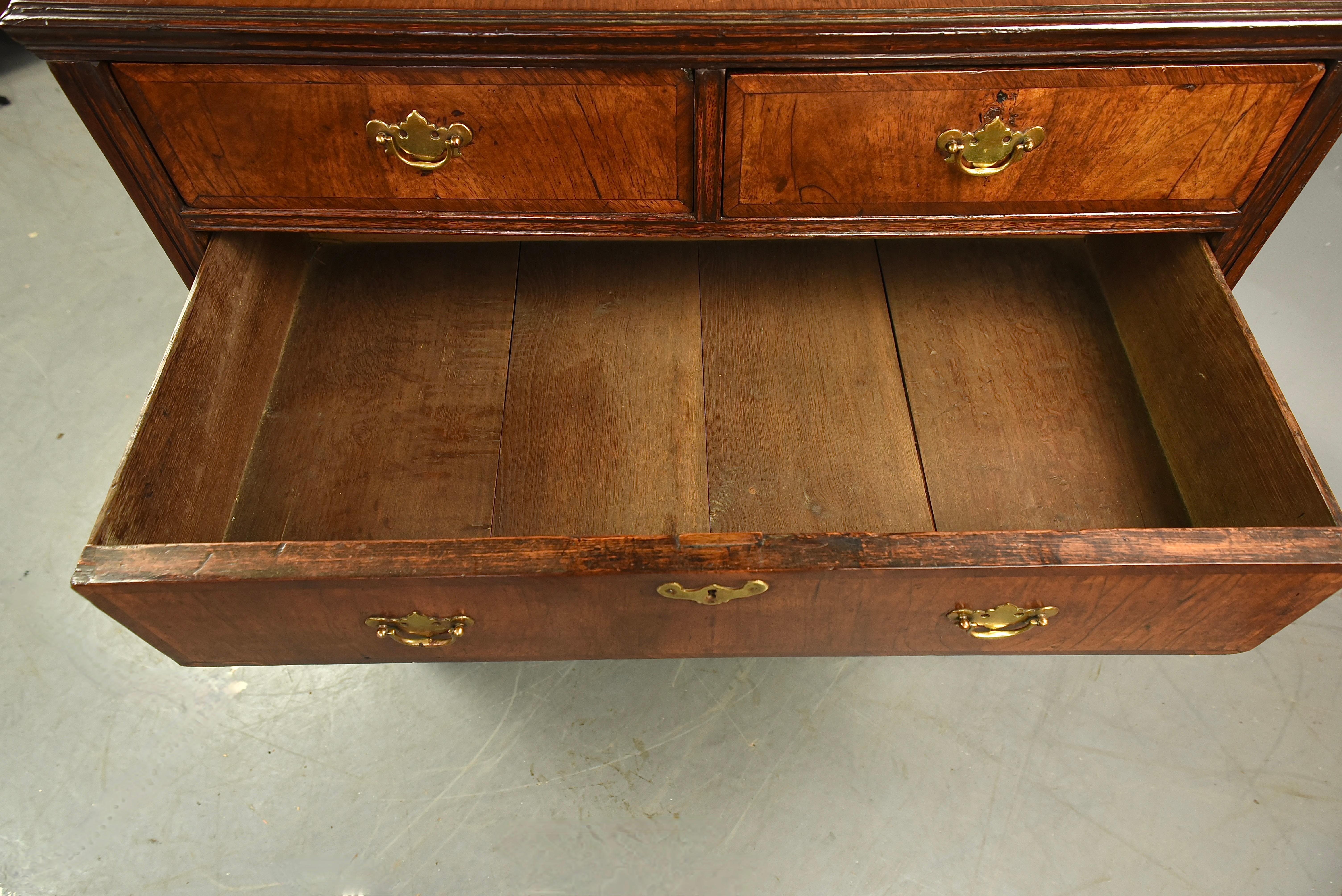18th century walnut Queen Anne chest of drawers  2