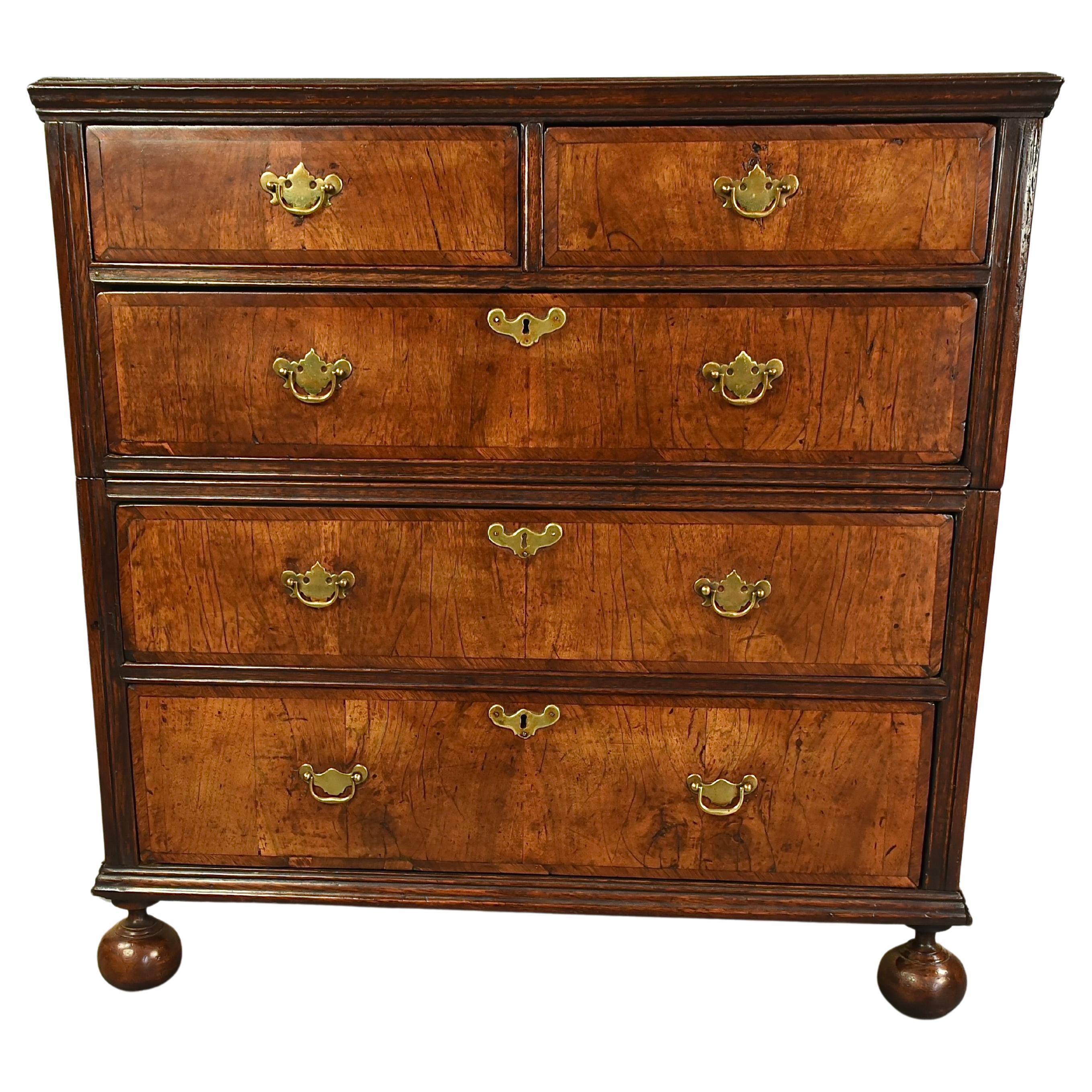 18th century walnut Queen Anne chest of drawers 