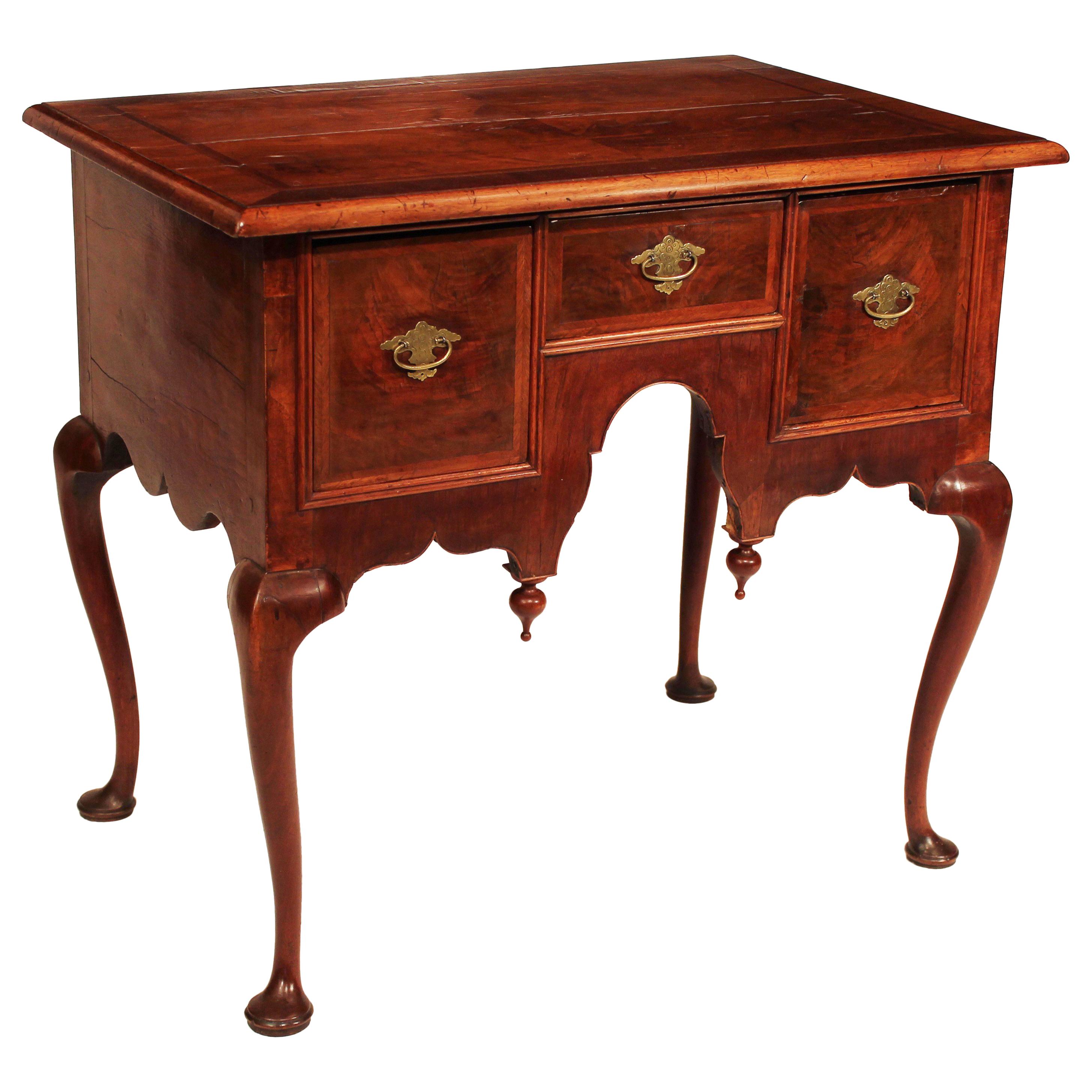 18th Century Walnut Queen Anne Dressing Table For Sale