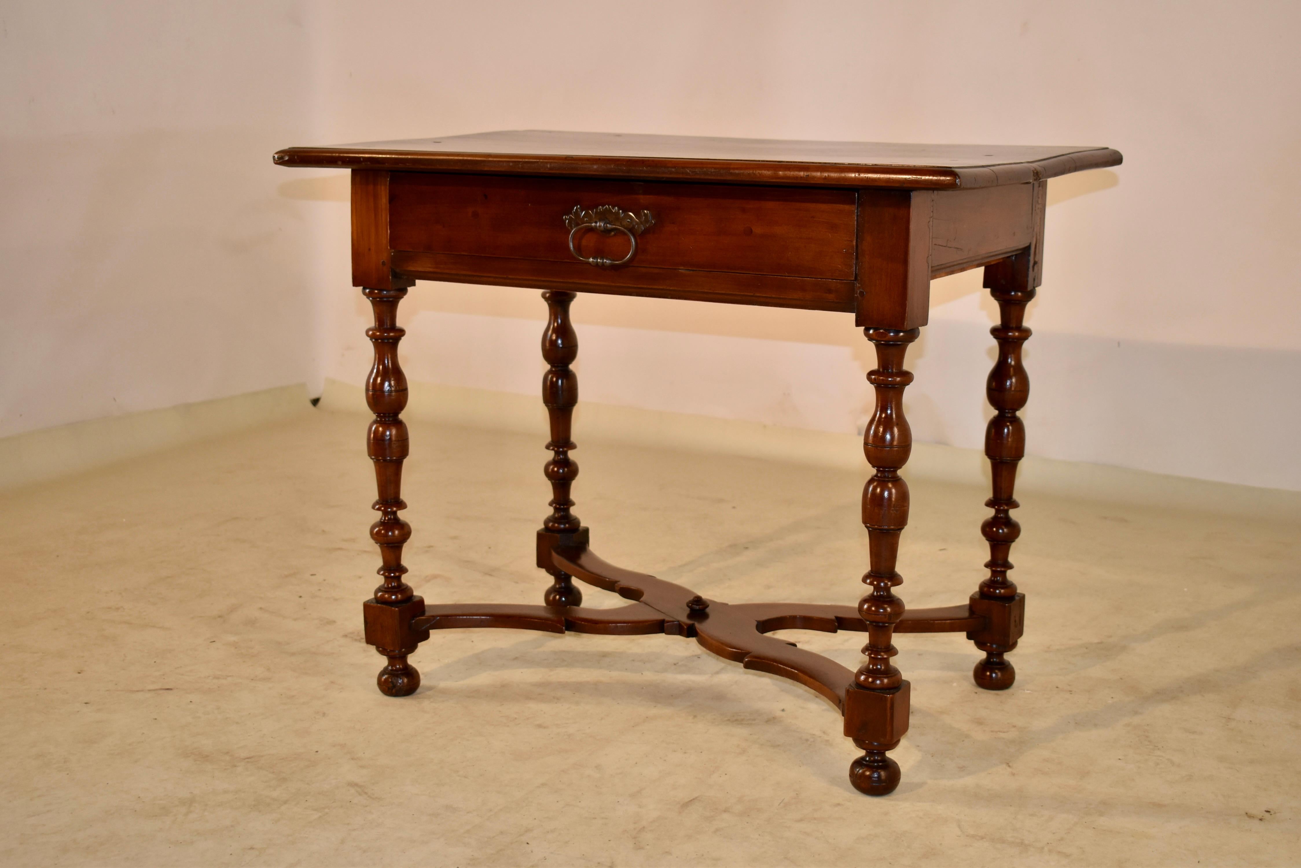 18th Century Walnut Side Table In Good Condition For Sale In High Point, NC