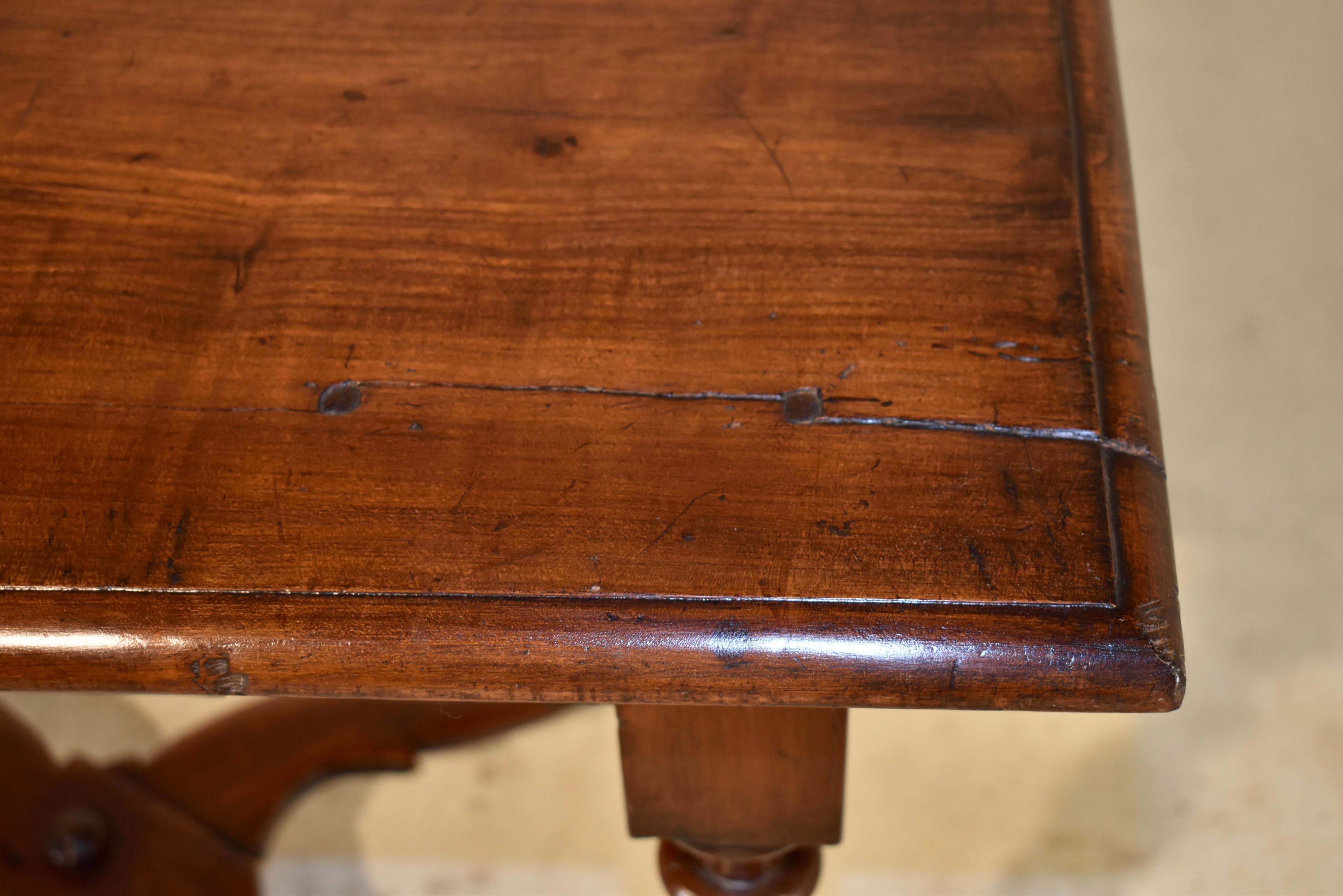 18th Century Walnut Side Table For Sale 4