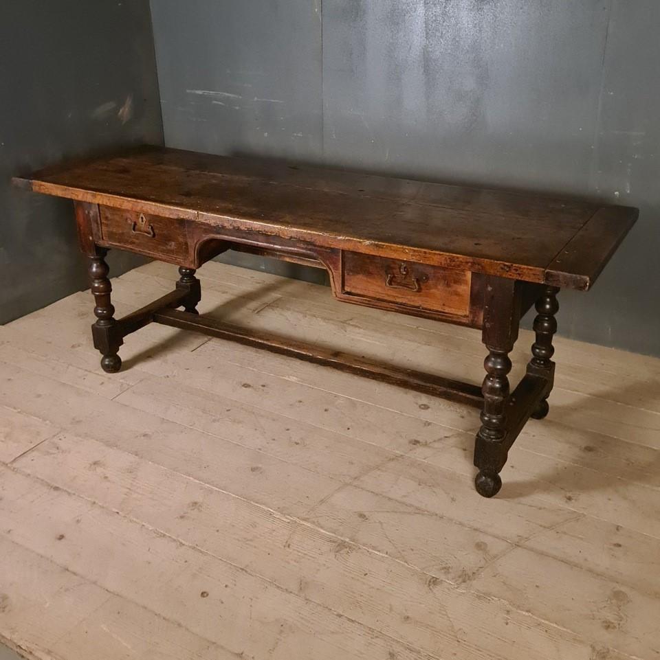 Wonderful 18th century Spanish walnut hunt table or desk with a stunning 4cm thick two plank top. Double sided with sliding drawers and a kneehole on the other, 1780

Dimensions:
81.5 inches (207 cms) wide
27.5 inches (70 cms) deep
30.5 inches