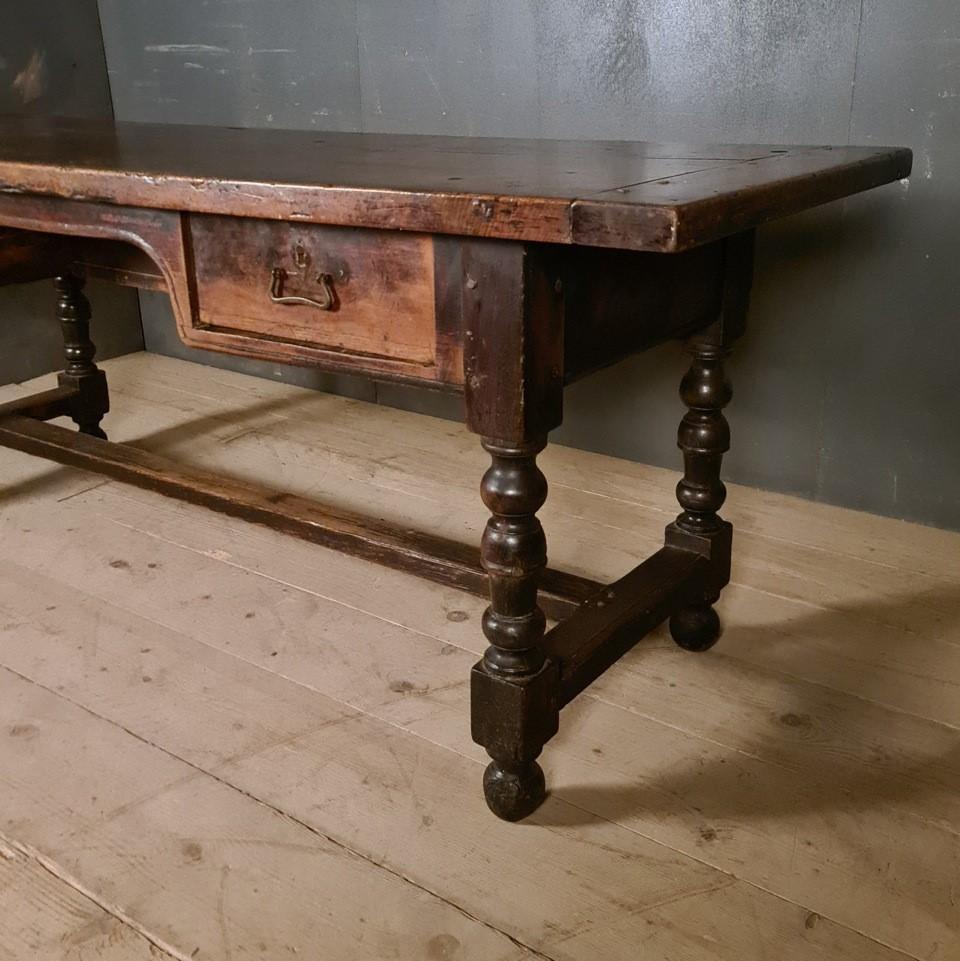 18th Century Walnut Spanish Serving Table or Desk In Good Condition In Leamington Spa, Warwickshire