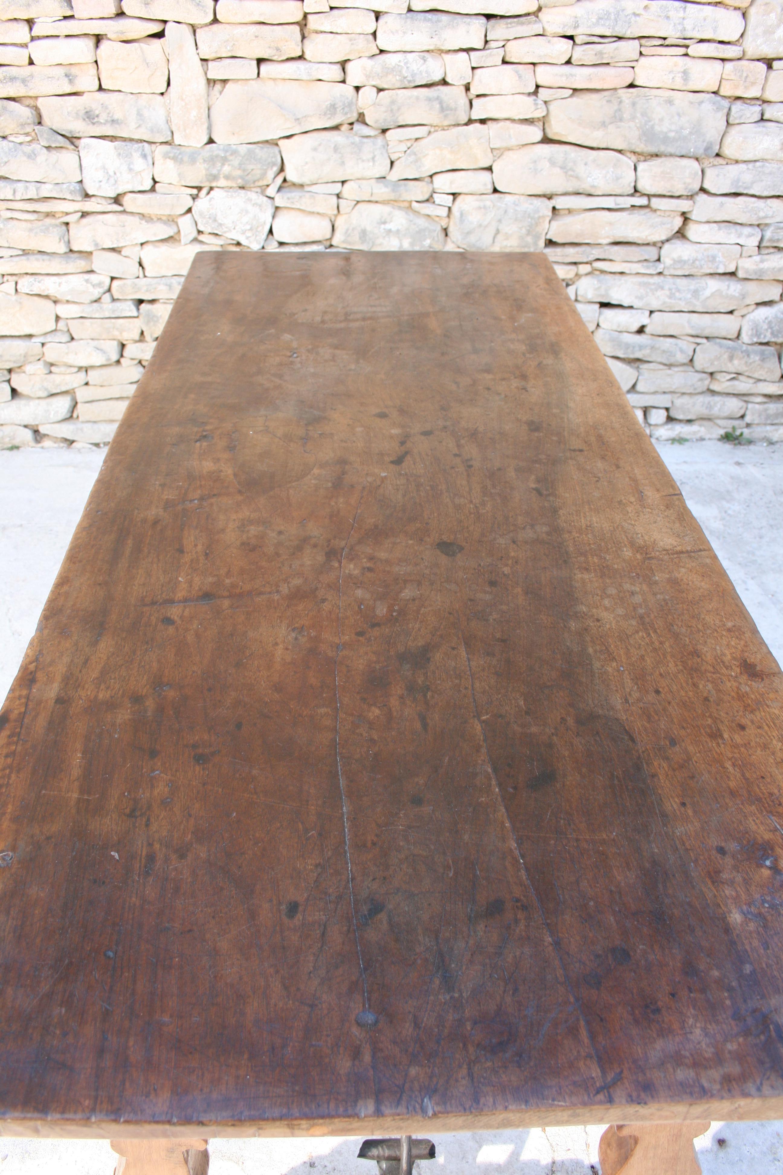 18th Century Walnut Spanish Table In Good Condition For Sale In Tetbury, Gloucestershire