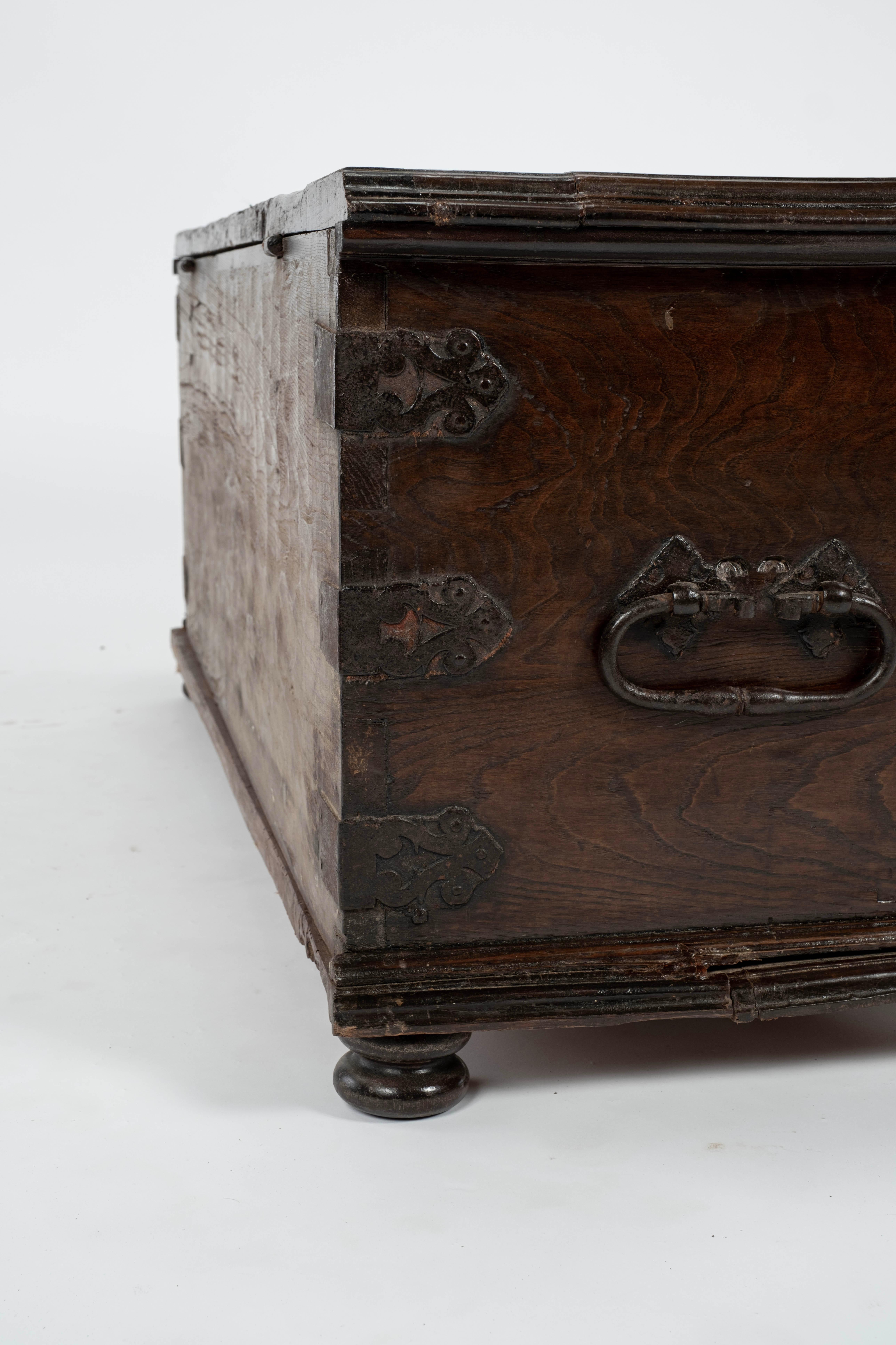 18th Century Walnut Trunk For Sale 12