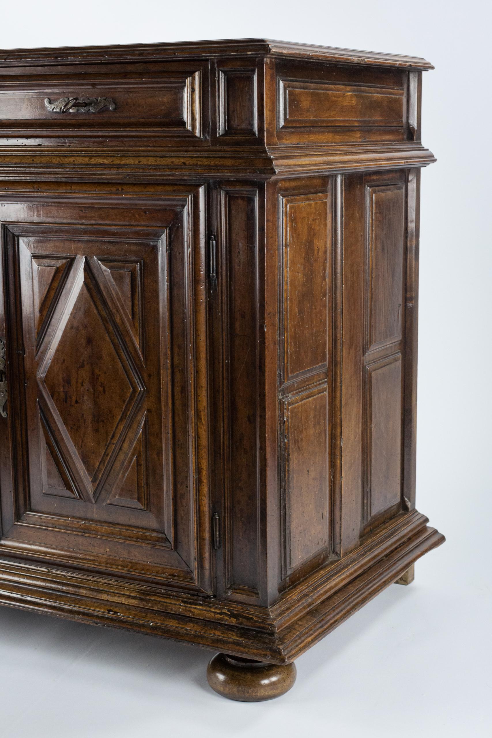 18th Century Walnut Tuscan Sideboard 3