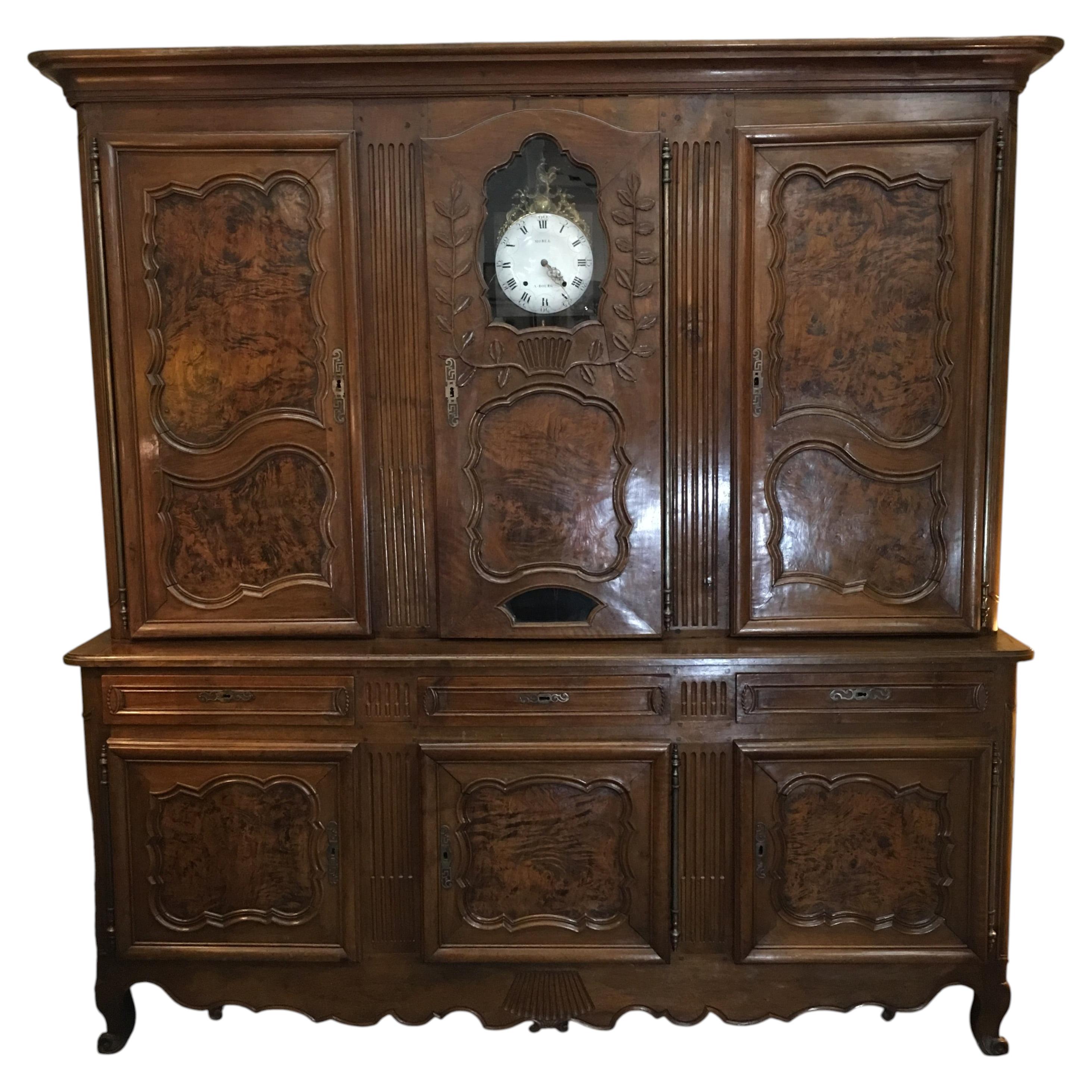 18th century walnut vaisselier d'horloge